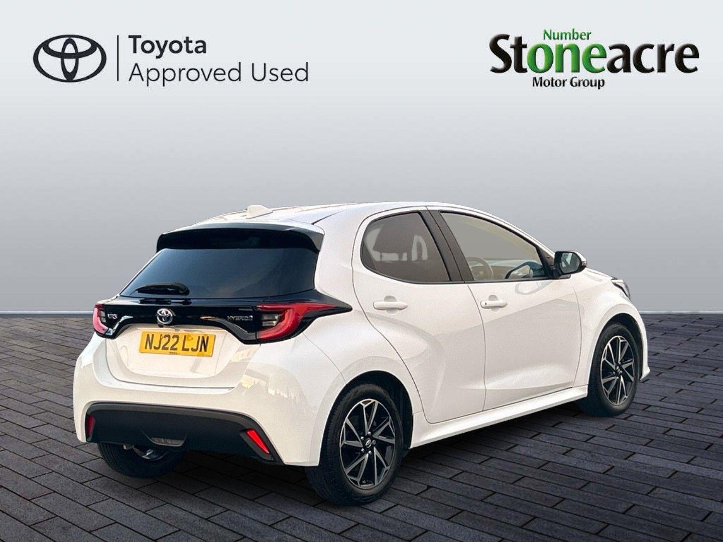 Toyota Yaris 1.5 Hybrid Design 5dr CVT NJ22LJN Image 3