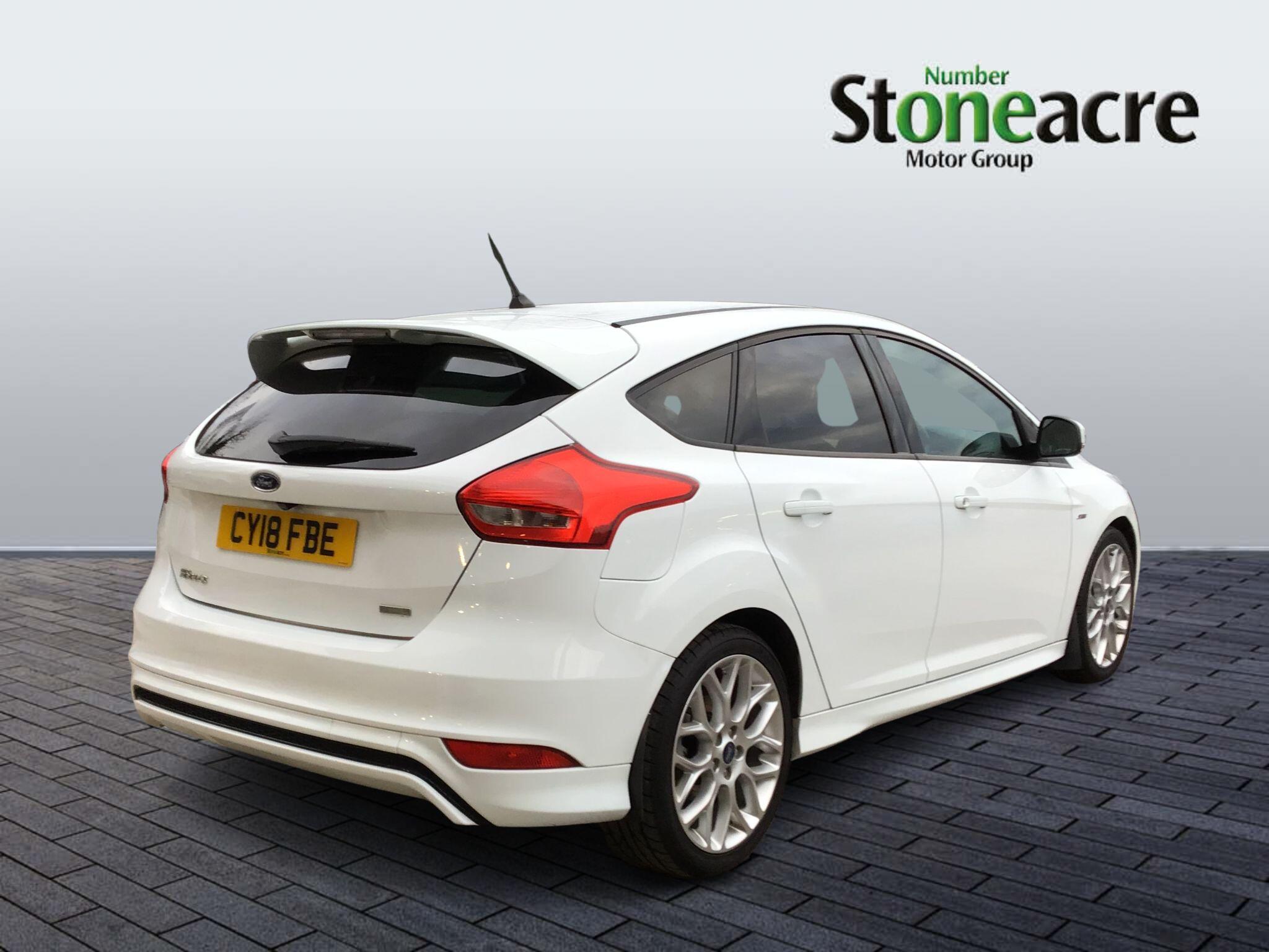 Ford Focus 1.0T EcoBoost ST-Line Euro 6 (s/s) 5dr CY18FBE Image 3