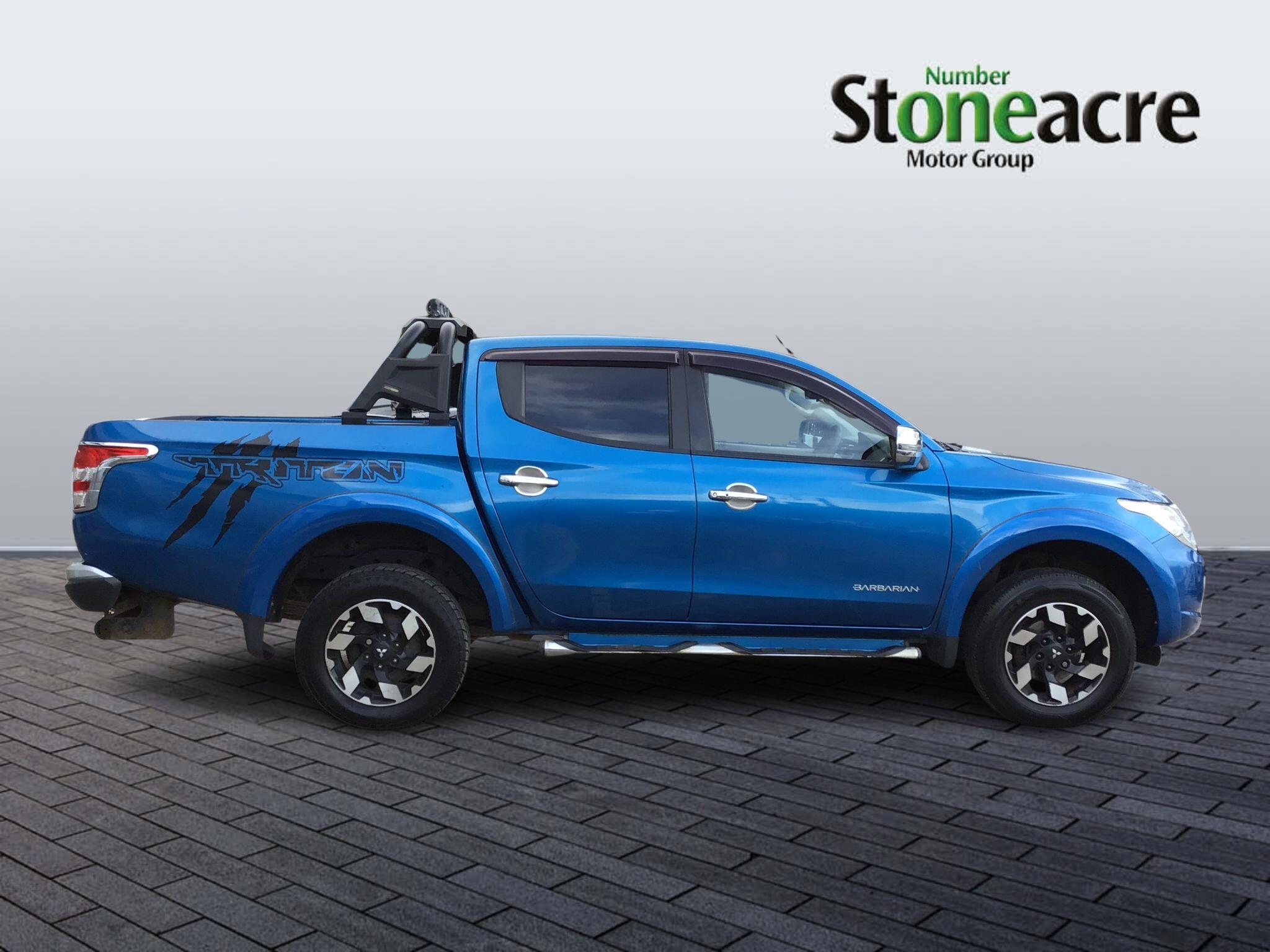 Mitsubishi L200 2.4 DI-D DC Barbarian 4WD Euro 5 4dr FY16JYL Image 2