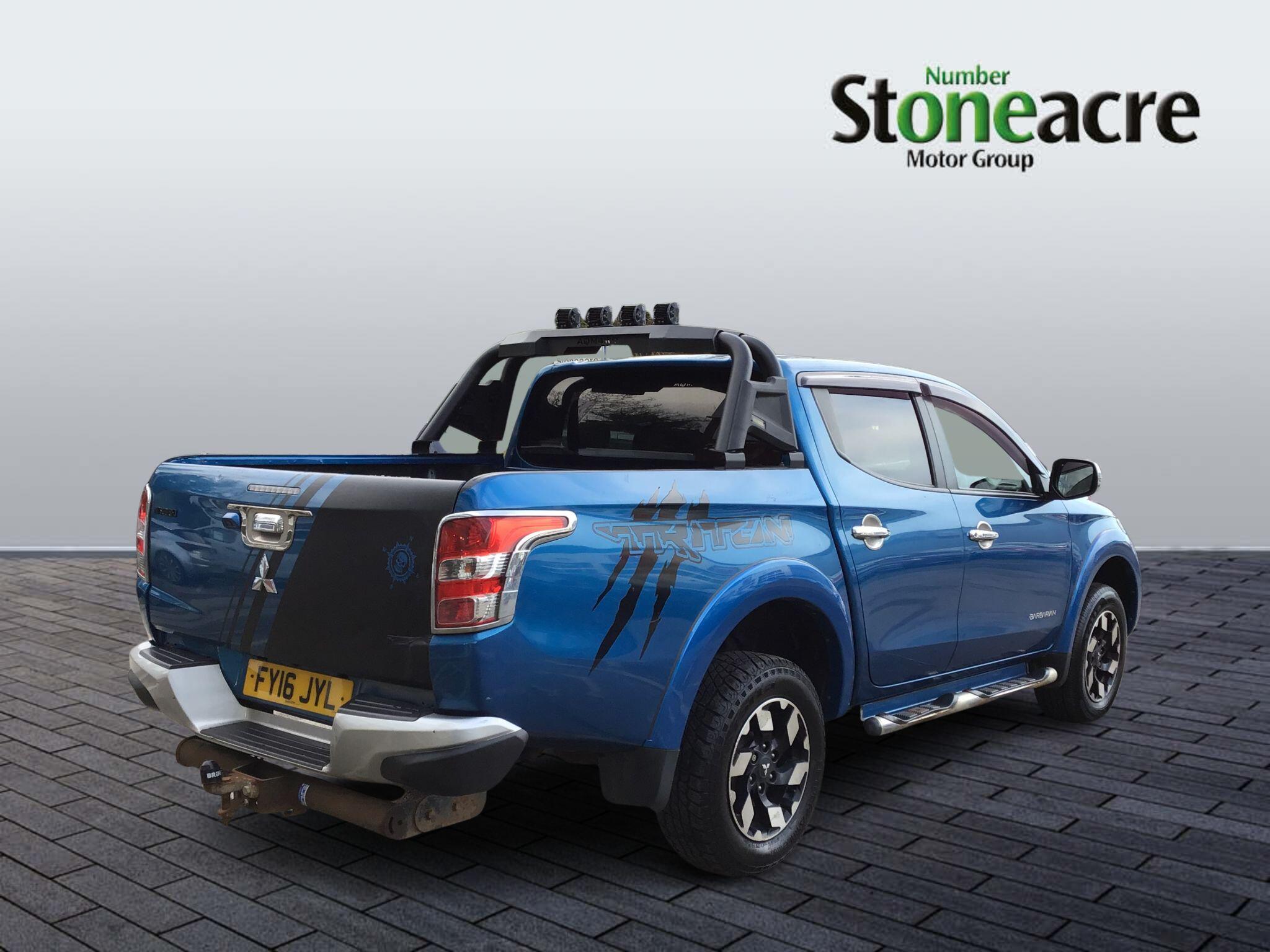 Mitsubishi L200 2.4 DI-D DC Barbarian 4WD Euro 5 4dr FY16JYL Image 3