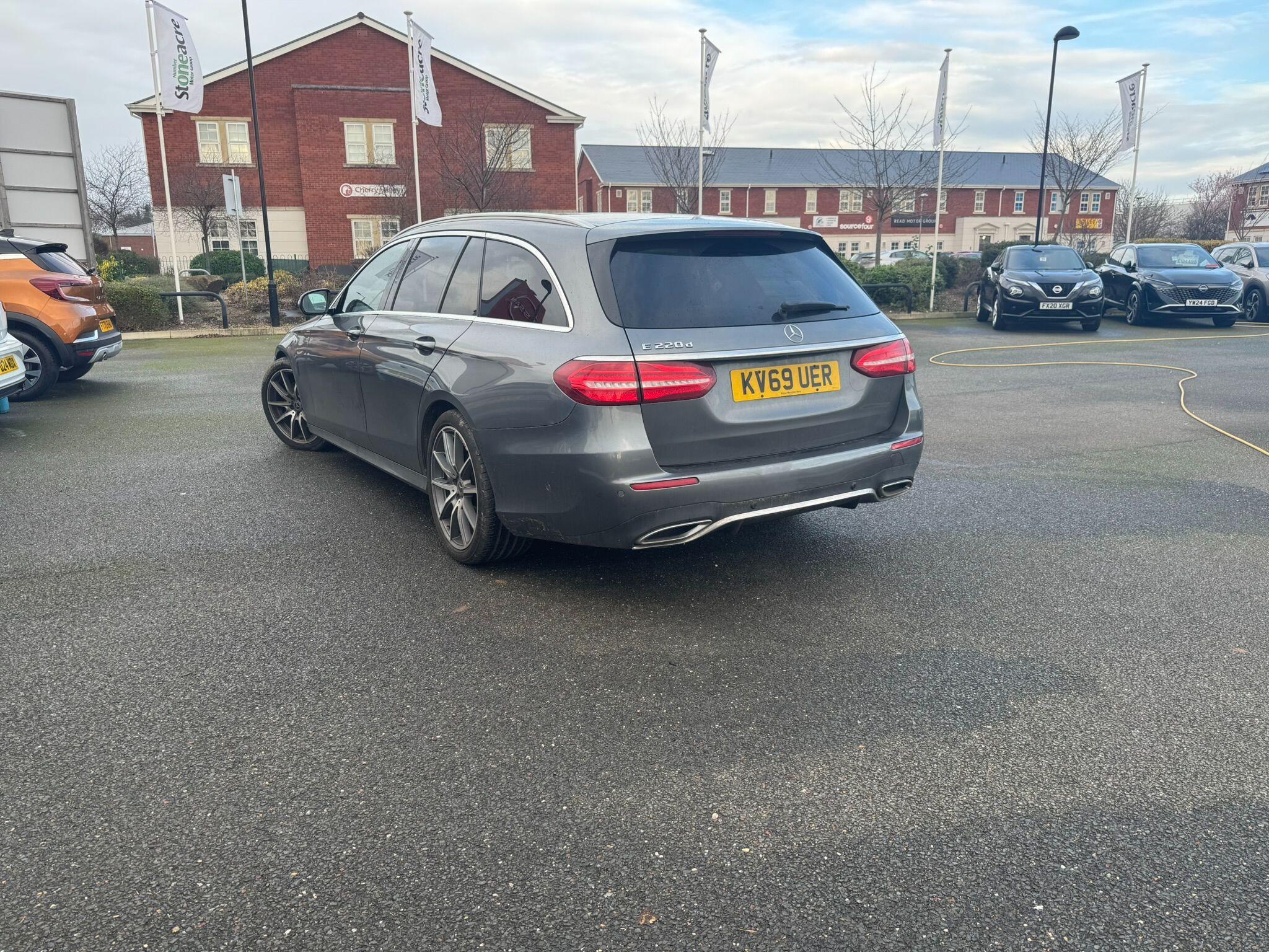 Mercedes-Benz E-Class 2.0 E220d AMG Line Edition (Premium) G-Tronic+ Euro 6 (s/s) 5dr KV69UER Image 3