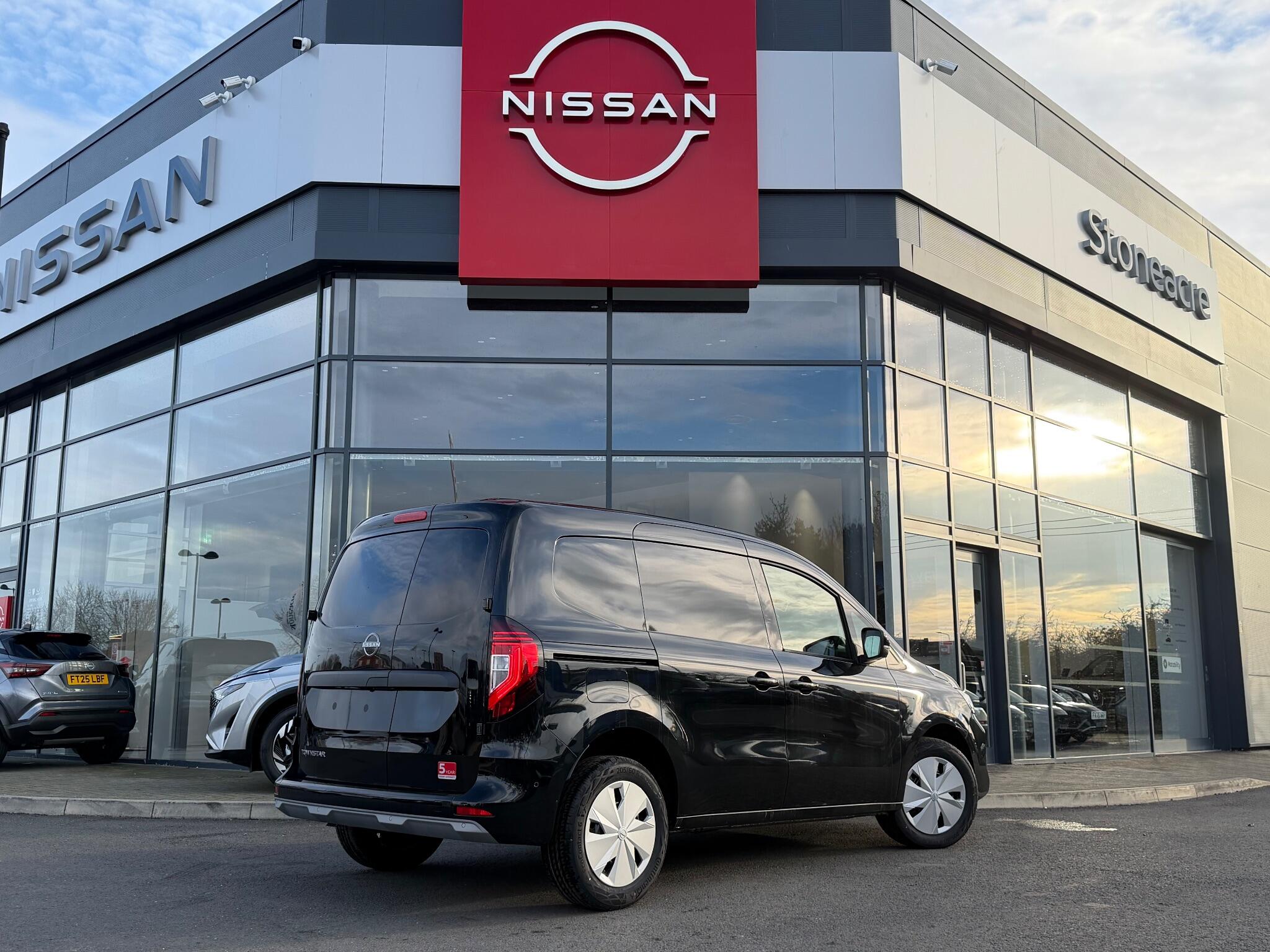 Nissan Townstar 1.3 TCe Tekna L1 Euro 6 (s/s) 6dr null Image 3