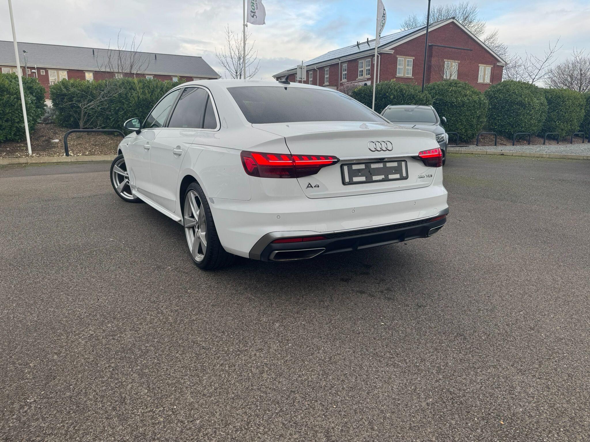 Audi A4 Saloon 2.0 TDI 35 S line S Tronic Euro 6 (s/s) 4dr CA70UHP Image 3