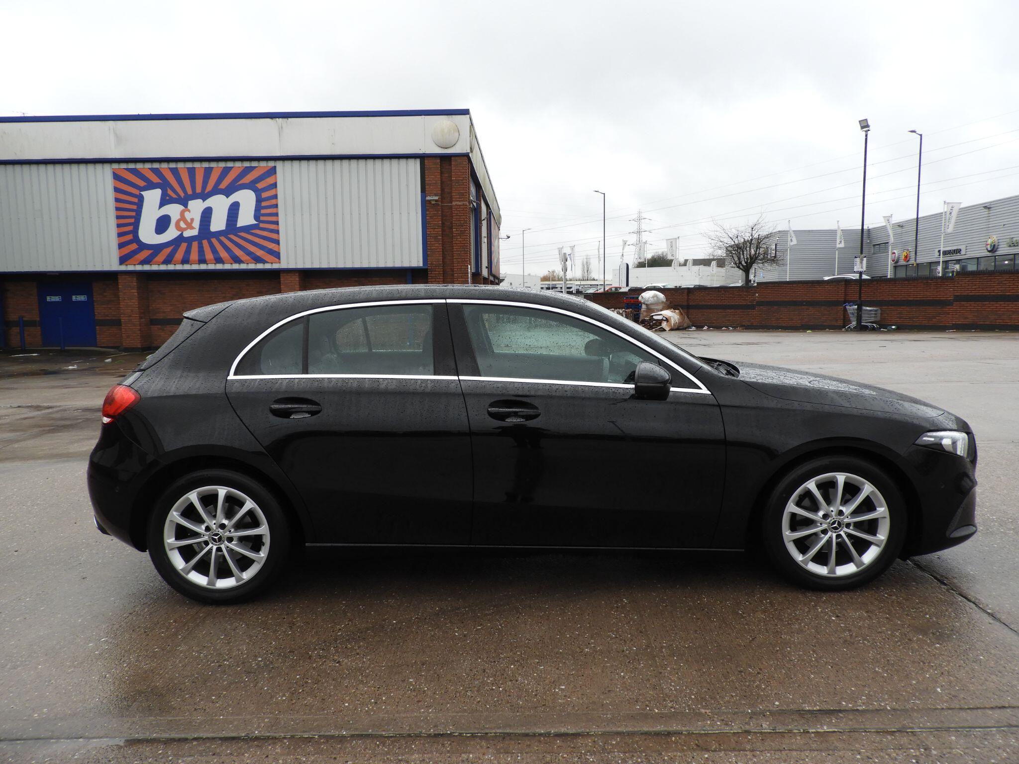 Mercedes-Benz A-Class 1.5 A180d Sport (Executive) Hatchback 5dr Diesel 7G-DCT Euro 6 (s/s) (116 ps) FY69KVG Image 2