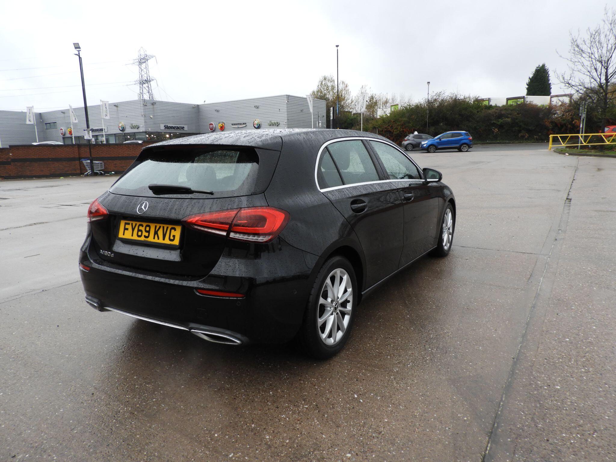 Mercedes-Benz A-Class 1.5 A180d Sport (Executive) Hatchback 5dr Diesel 7G-DCT Euro 6 (s/s) (116 ps) FY69KVG Image 3