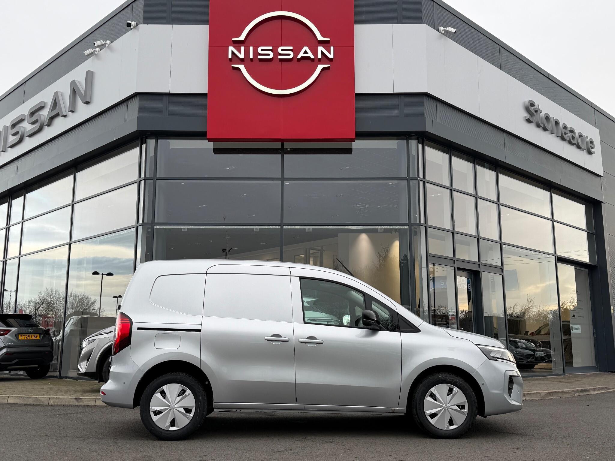 Nissan Townstar 1.3 TCe Tekna L1 Euro 6 (s/s) 6dr null Image 2