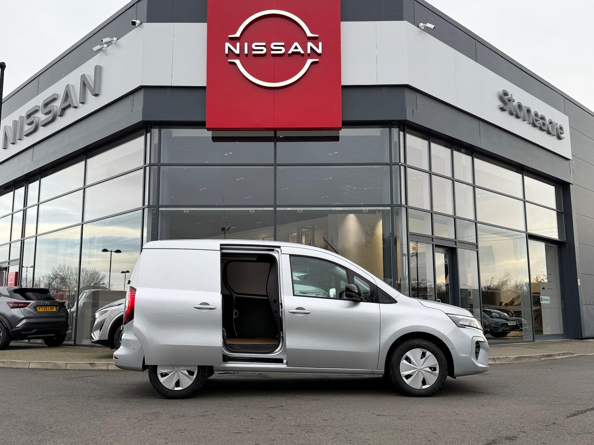 Nissan Townstar 1.3 TCe Tekna L1 Euro 6 (s/s) 6dr null Image 3