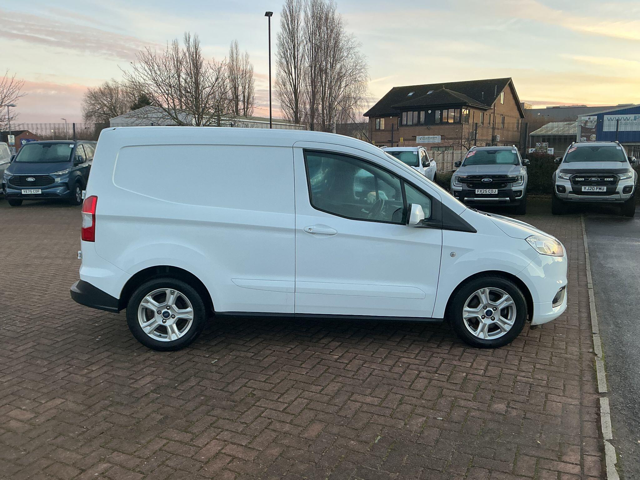 Ford Transit Courier 1.0 EcoBoost Limited Van [6 Speed] YC73VVM Image 2