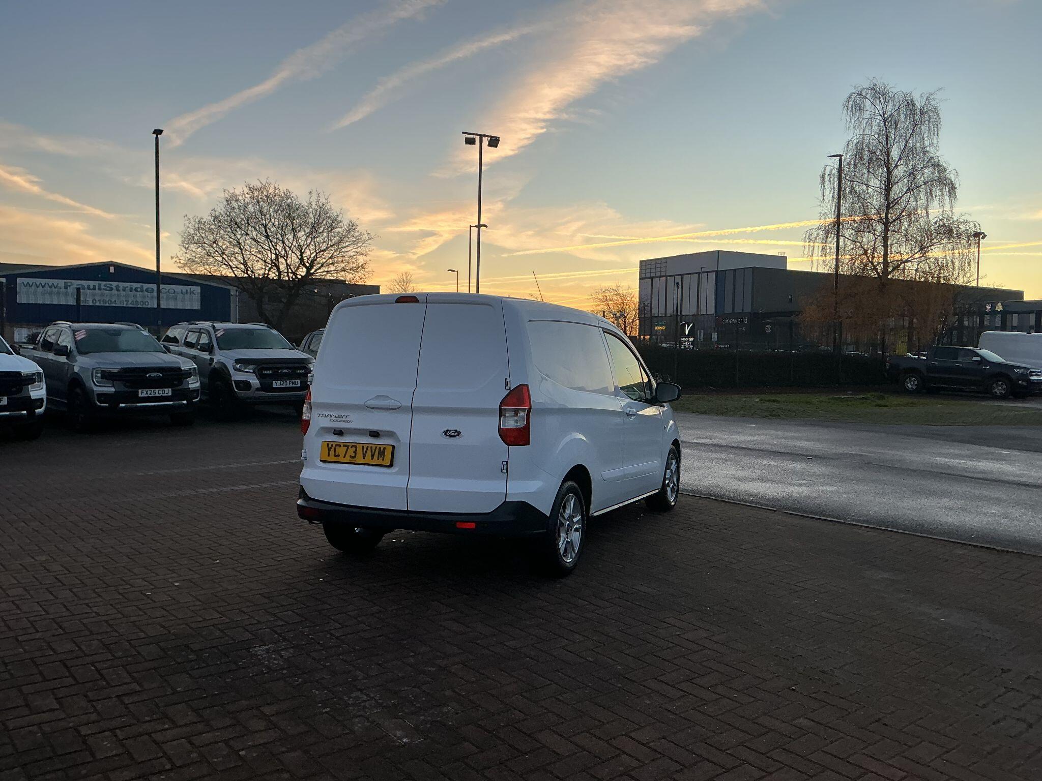 Ford Transit Courier 1.0 EcoBoost Limited Van [6 Speed] YC73VVM Image 3