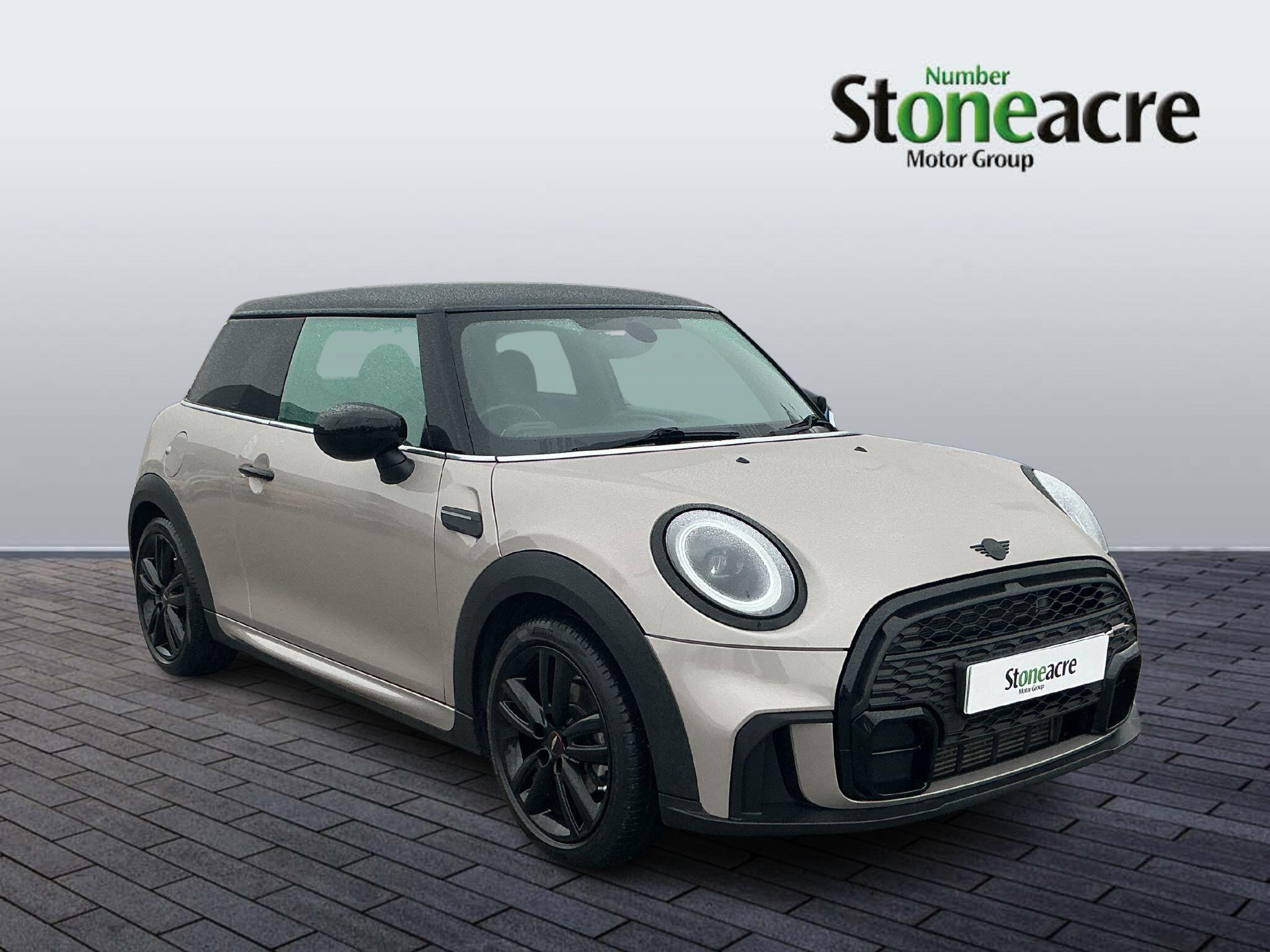 MINI Hatch 1.5 Cooper Sport Euro 6 (s/s) 3dr YW71HBA Image 1