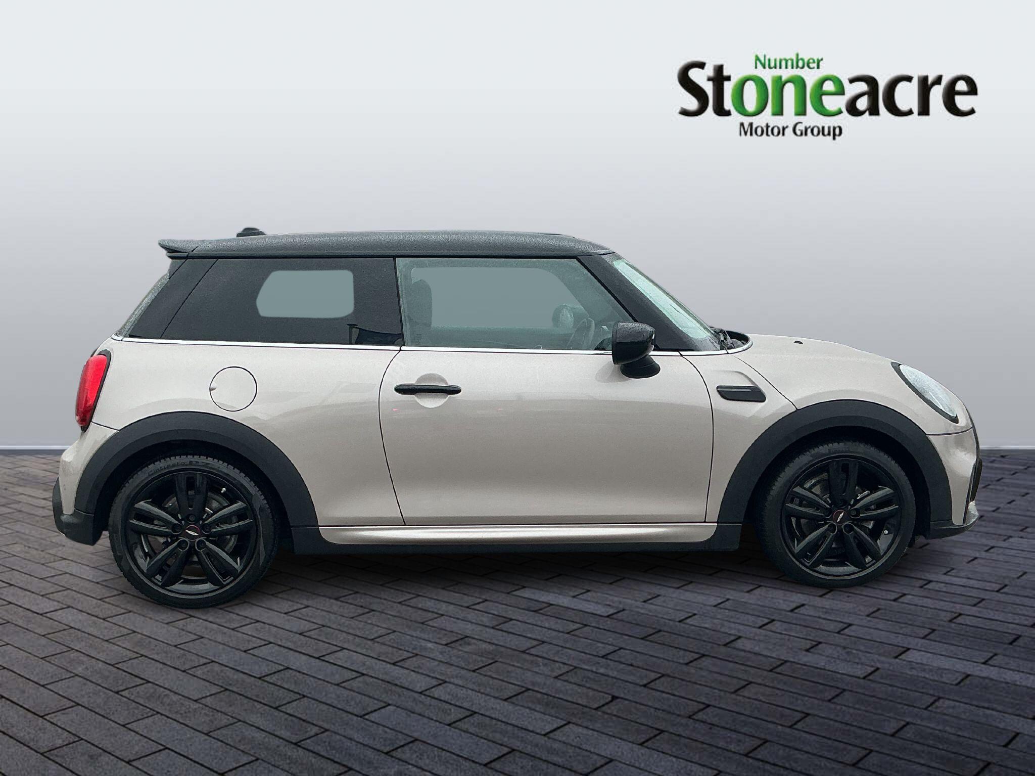 MINI Hatch 1.5 Cooper Sport Euro 6 (s/s) 3dr YW71HBA Image 2