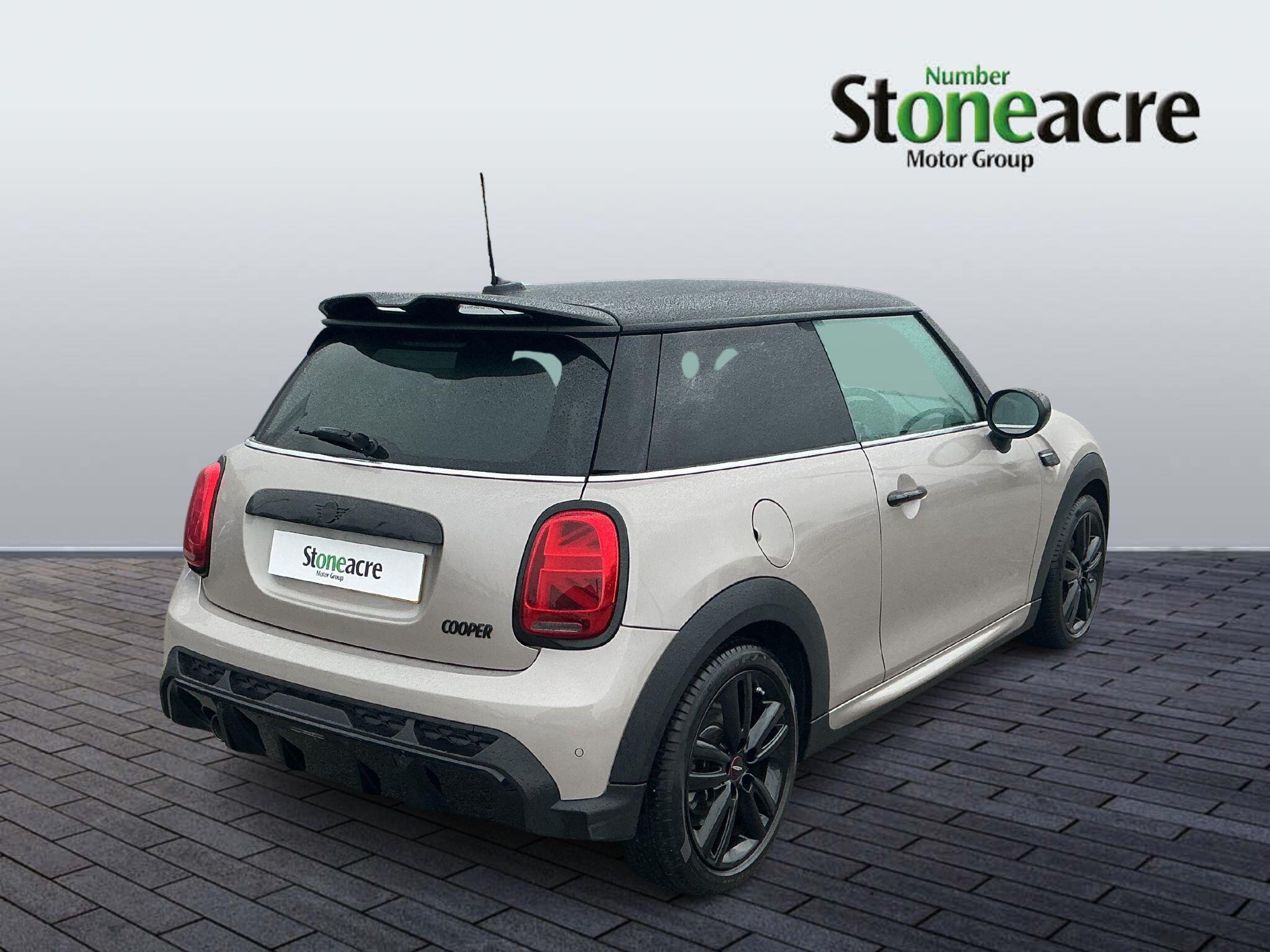 MINI Hatch 1.5 Cooper Sport Euro 6 (s/s) 3dr YW71HBA Image 3