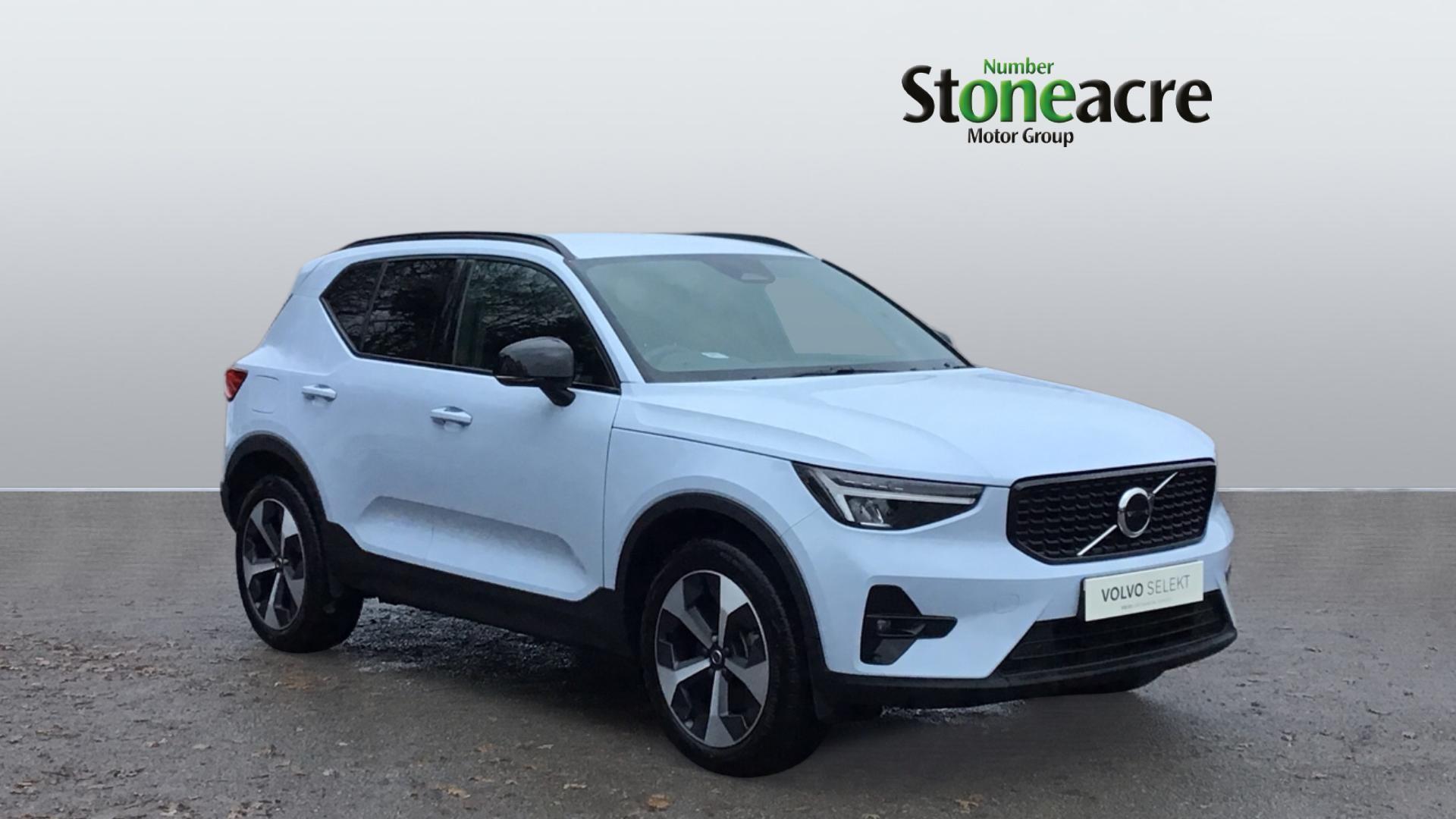 Volvo XC40 2.0 B4P Plus Dark 5dr Auto RV25WXA Image 1