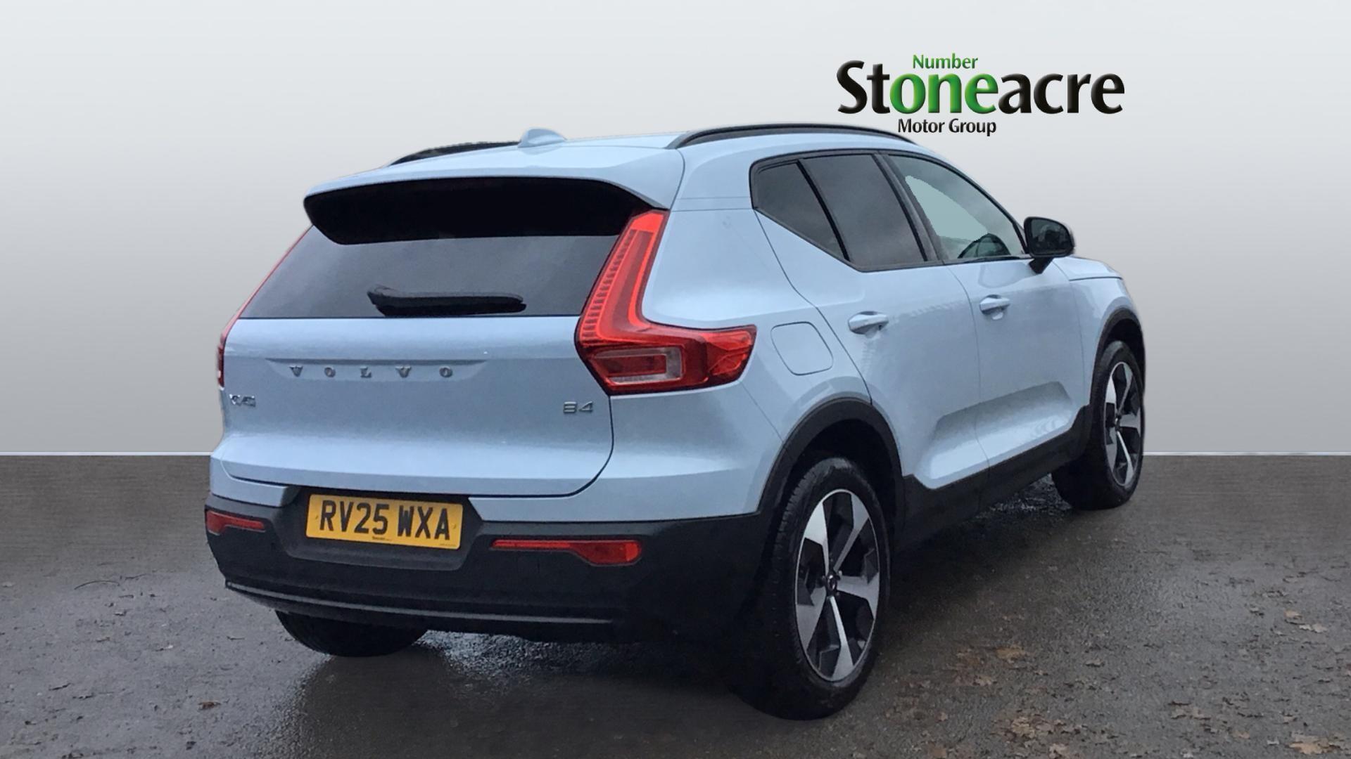 Volvo XC40 2.0 B4P Plus Dark 5dr Auto RV25WXA Image 2