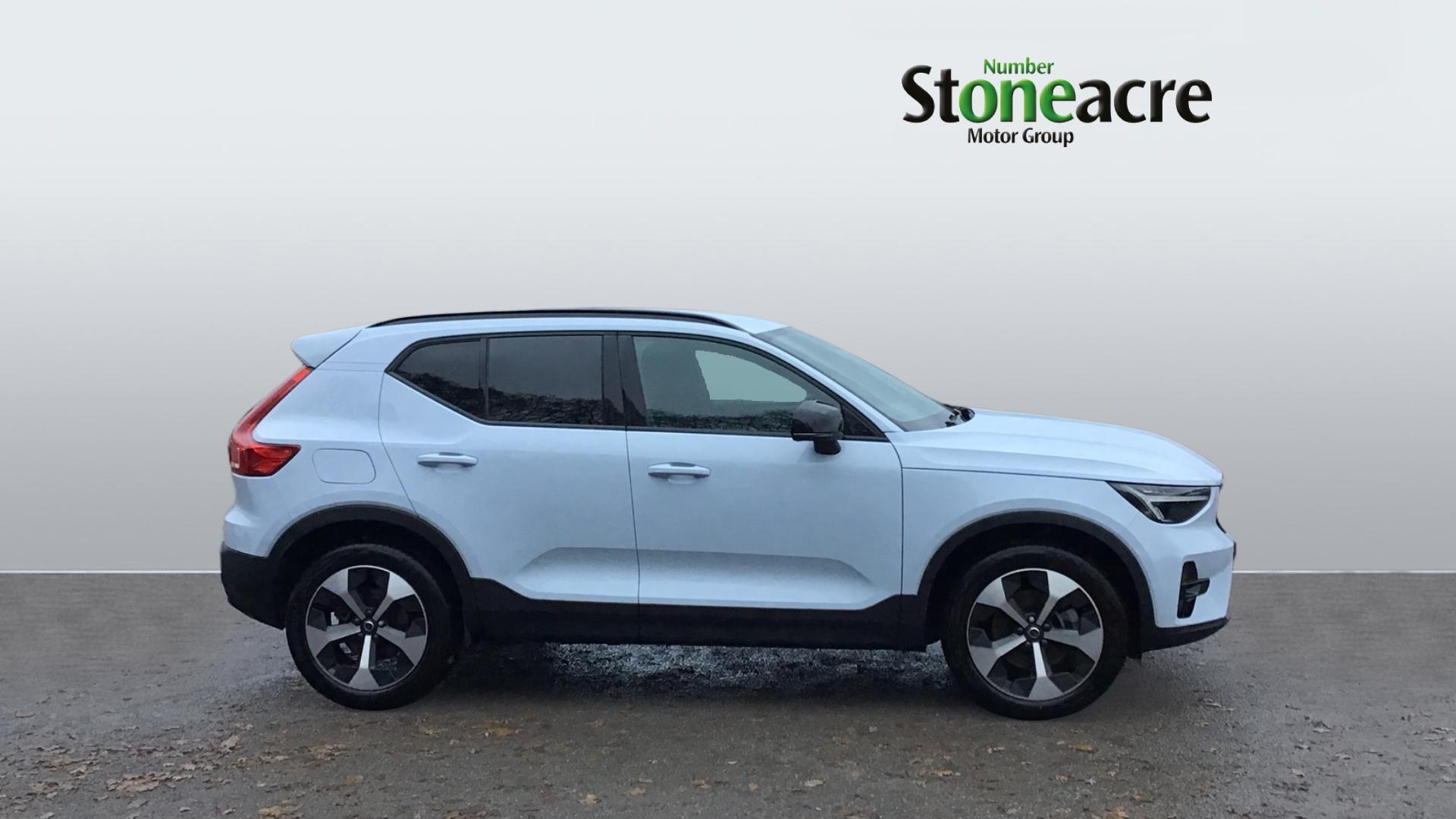 Volvo XC40 2.0 B4P Plus Dark 5dr Auto RV25WXA Image 3