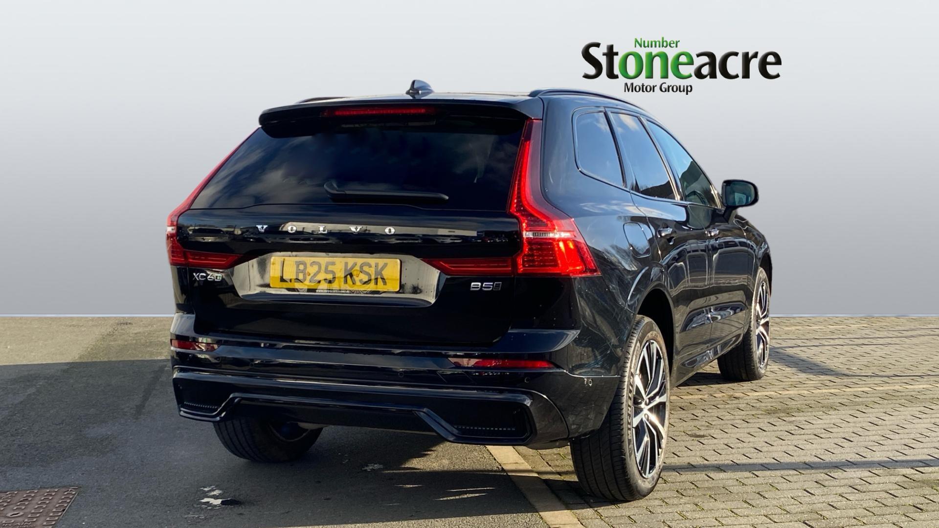Volvo XC60 2.0 B5 MHEV Ultra Dark Auto AWD Euro 6 (s/s) 5dr LB25KSK Image 2