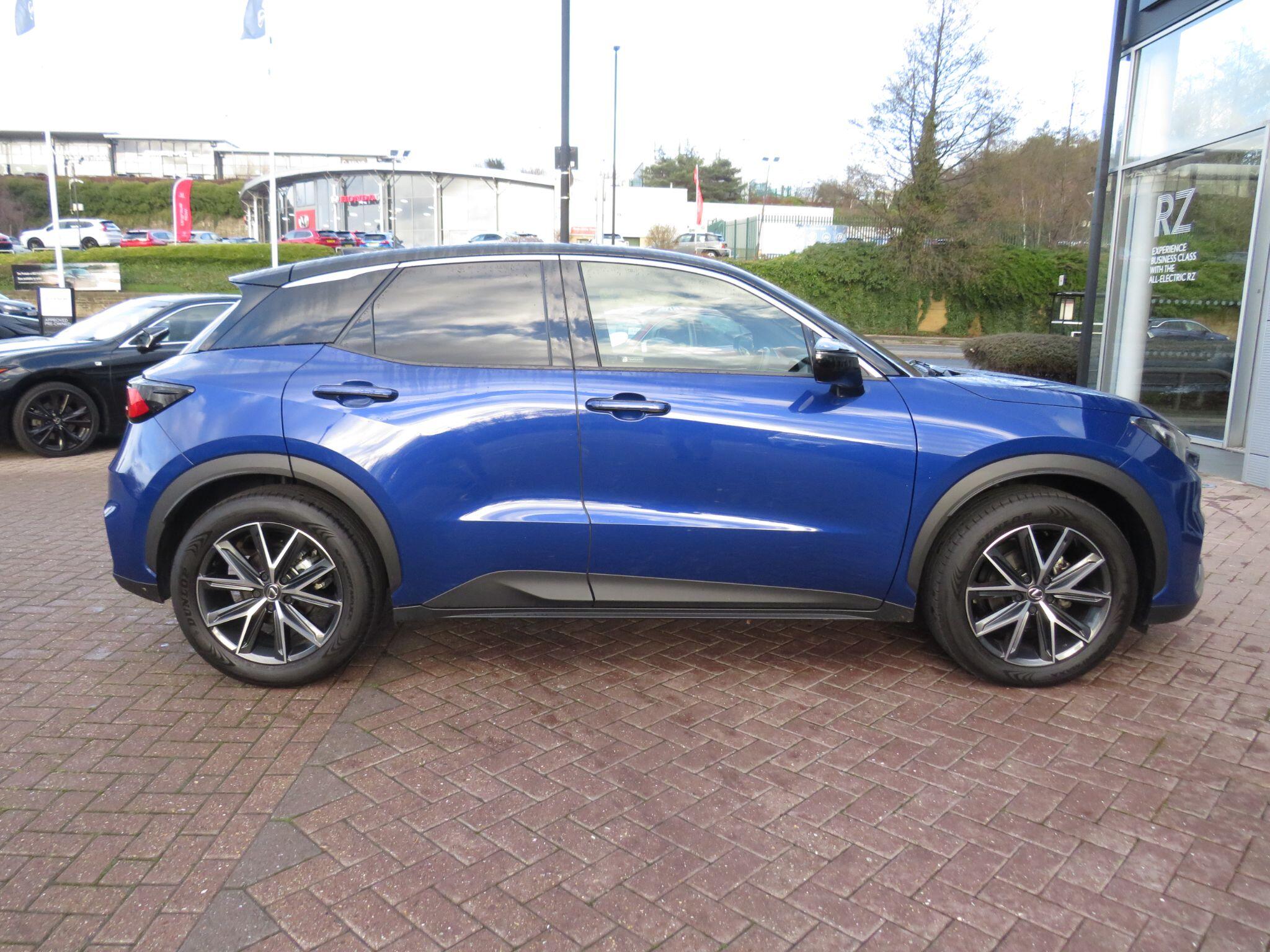 Lexus LBX 1.5 VVT-iE Premium Plus E-CVT Euro 6 (s/s) 5dr GY24KNE Image 2