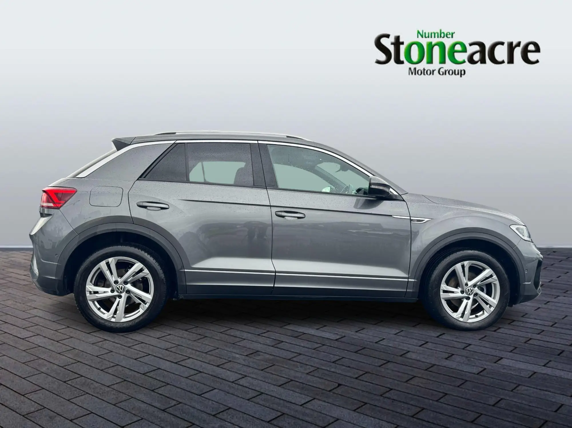 Volkswagen T-Roc 1.5 TSI R-Line Euro 6 (s/s) 5dr FP72CLJ Image 2