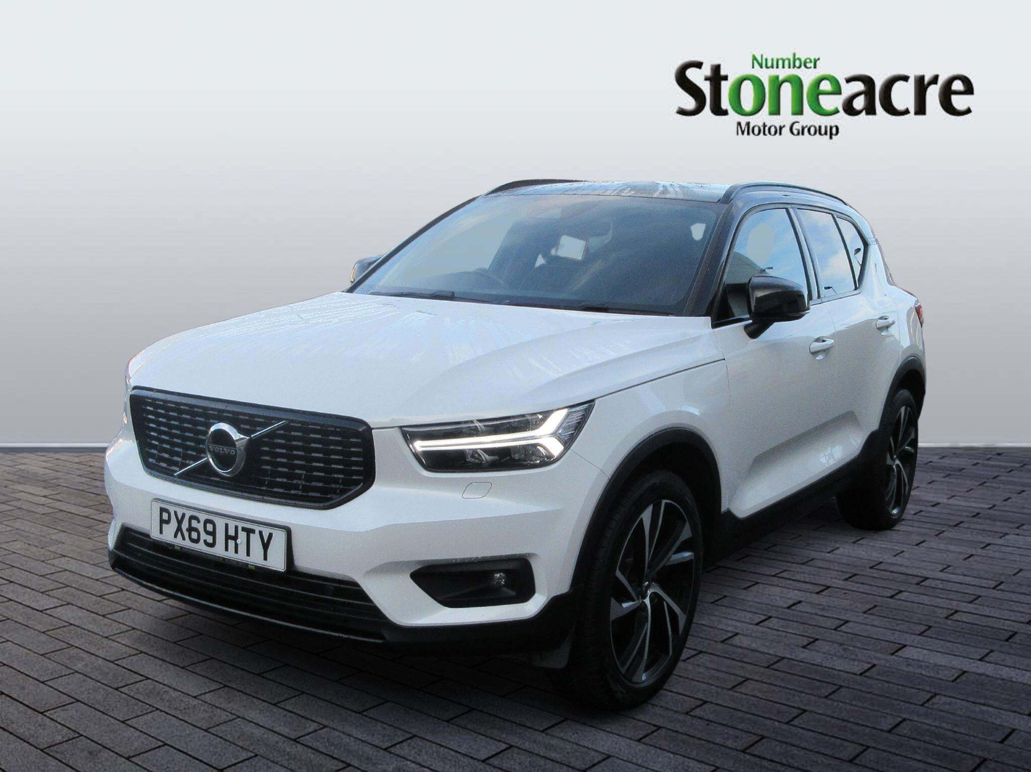 Volvo XC40 1.5 T3 R-Design Pro Euro 6 (s/s) 5dr PX69HTY Image 3