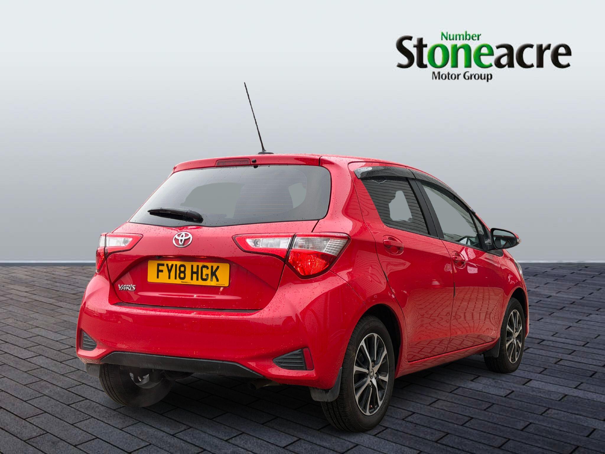 Toyota Yaris 1.5 VVT-i Icon Tech Euro 6 5dr FY18HGK Image 3