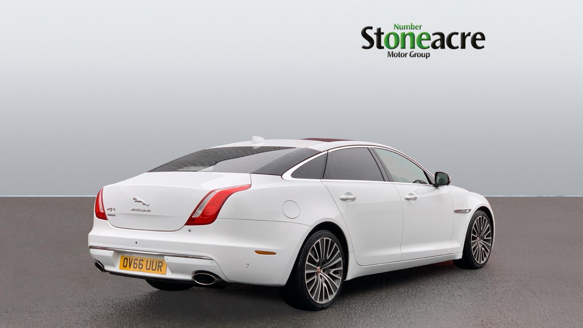 Jaguar XJ 3.0d V6 Autobiography Auto Euro 6 (s/s) 4dr (LWB) OV66UUR Image 2