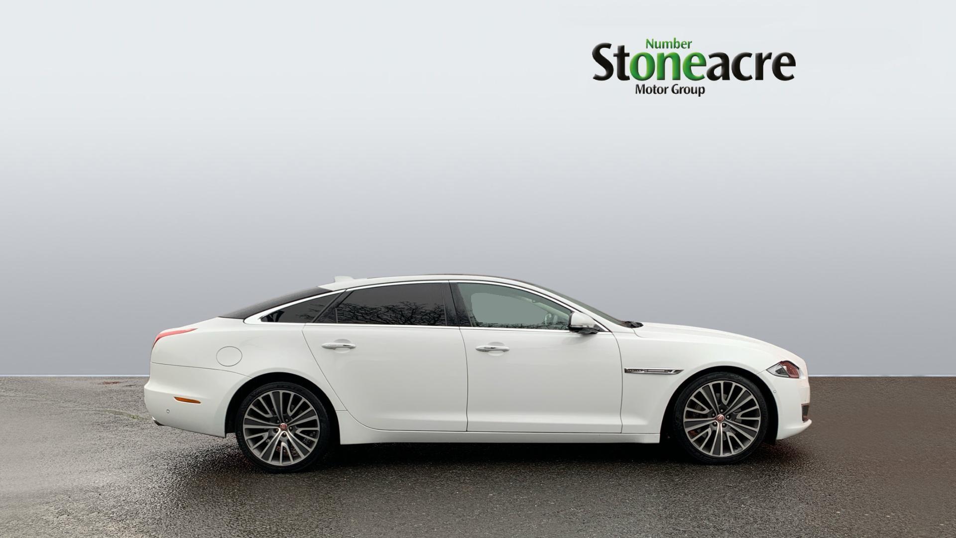 Jaguar XJ 3.0d V6 Autobiography Auto Euro 6 (s/s) 4dr (LWB) OV66UUR Image 3