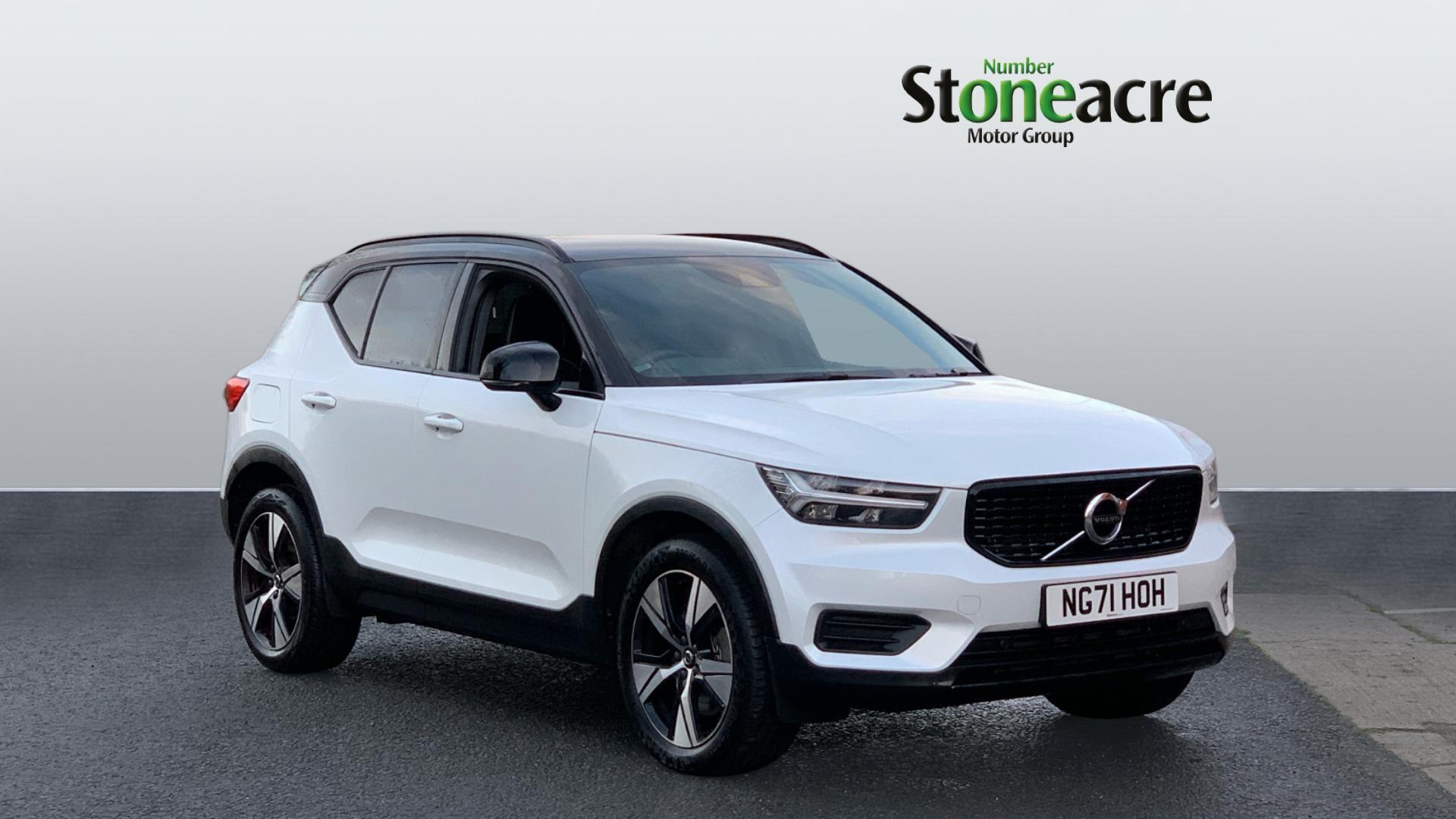 Volvo XC40 Plus T4 (211 hp) Auto NG71HOH Image 1