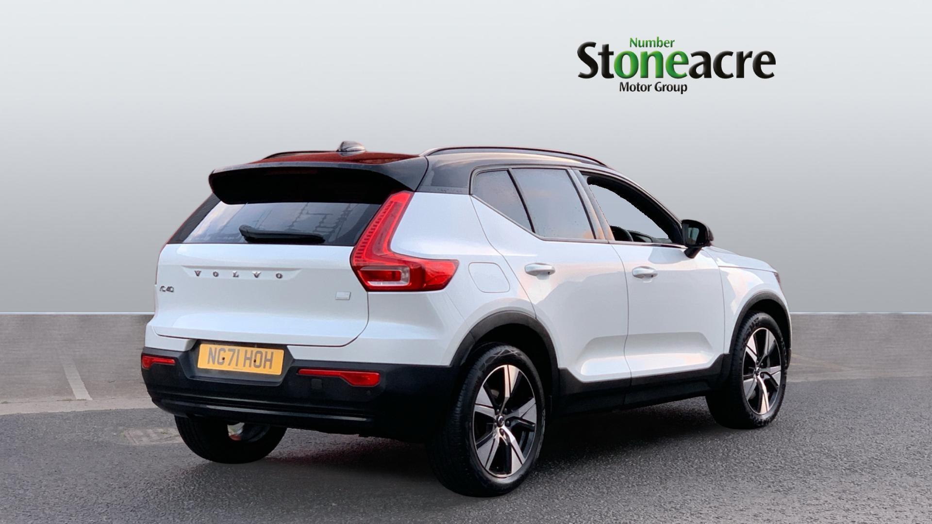 Volvo XC40 Plus T4 (211 hp) Auto NG71HOH Image 2
