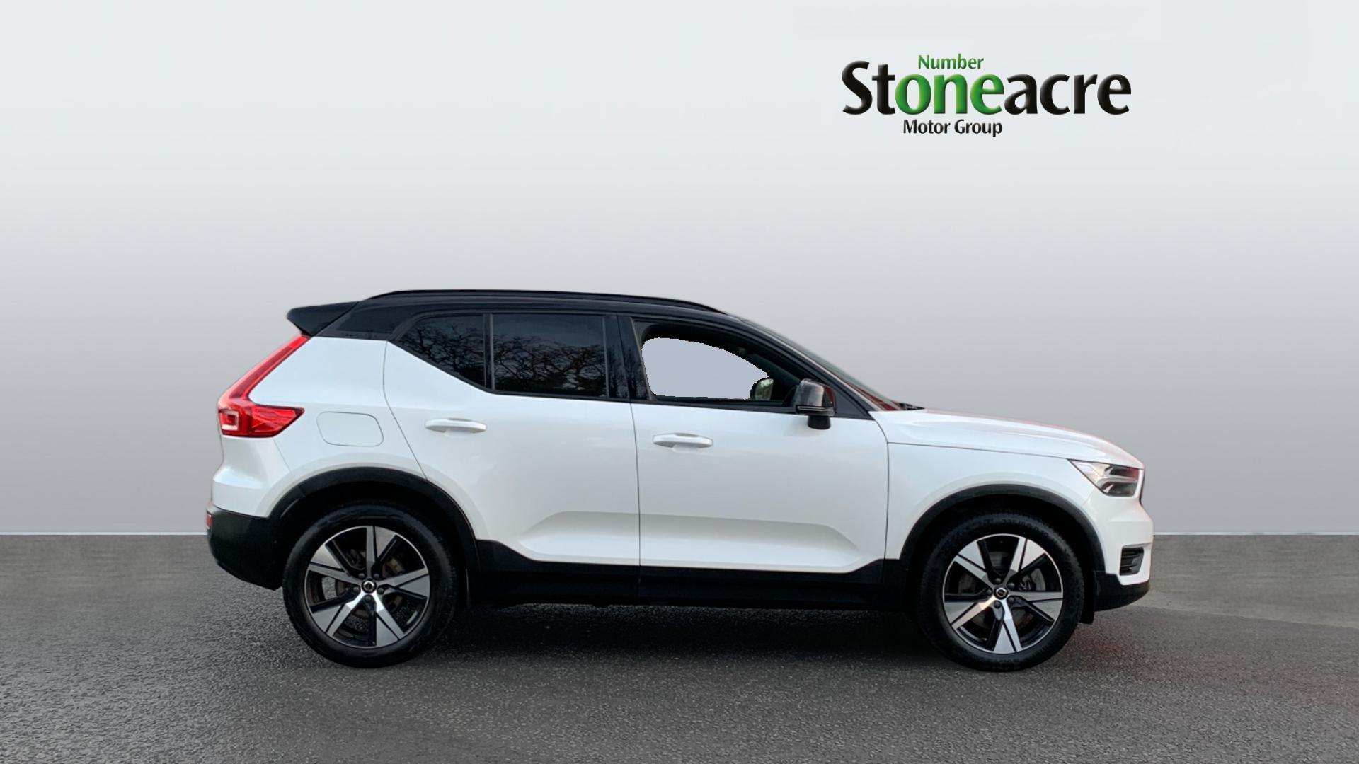 Volvo XC40 Plus T4 (211 hp) Auto NG71HOH Image 3