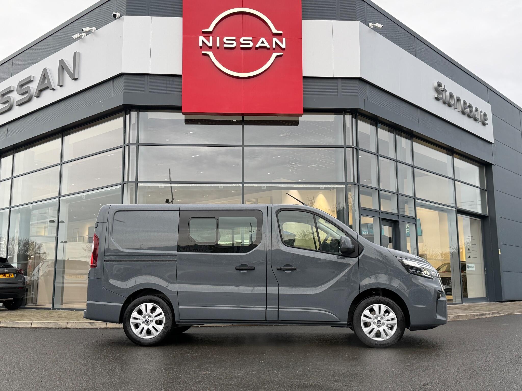 Nissan Primastar 2.0 dCi 30 Tekna Crew Van L1 H1 Euro 6 (s/s) 6dr Image 2
