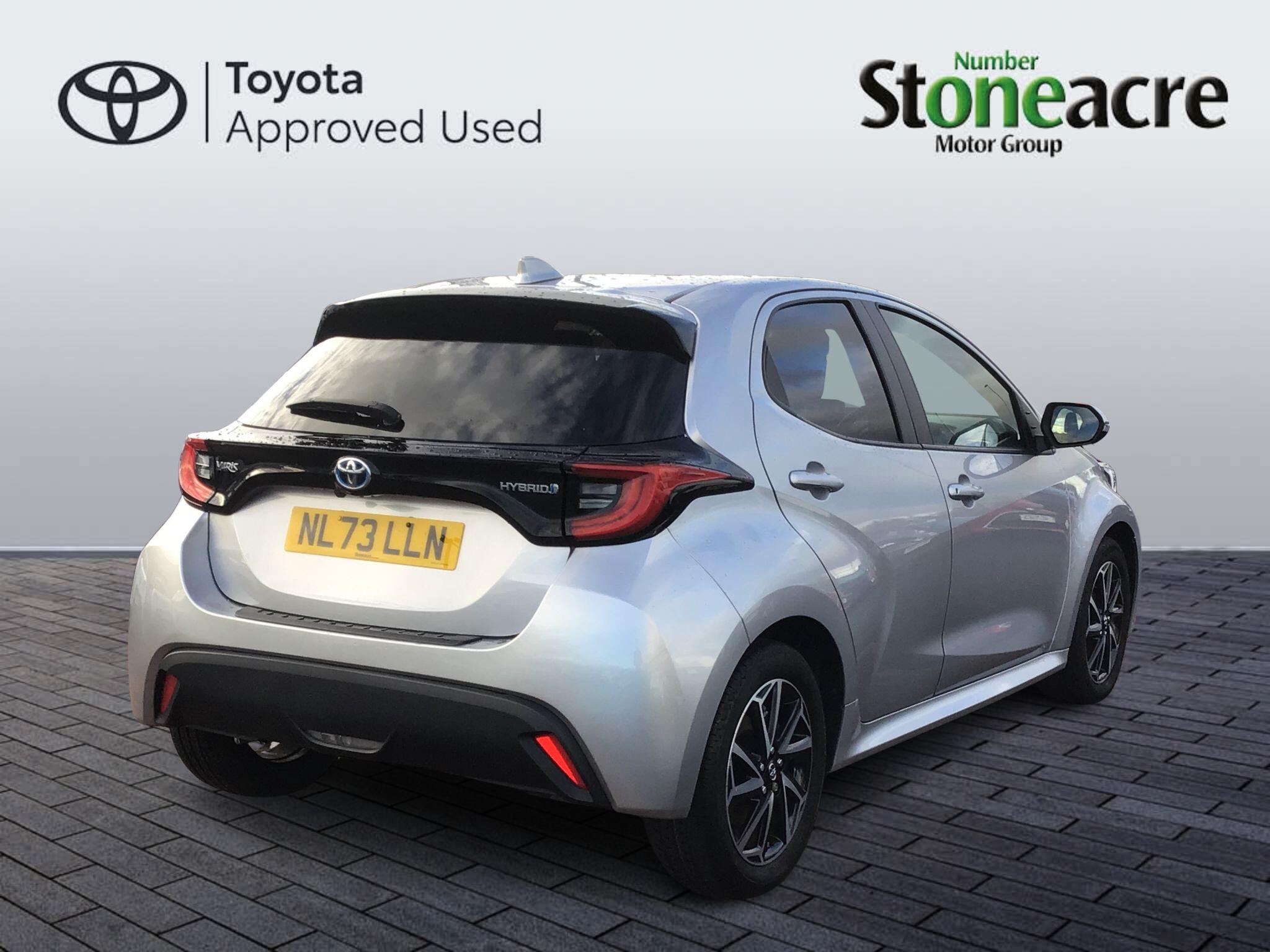 Toyota Yaris 1.5 Hybrid Design 5dr CVT NL73LLN Image 2