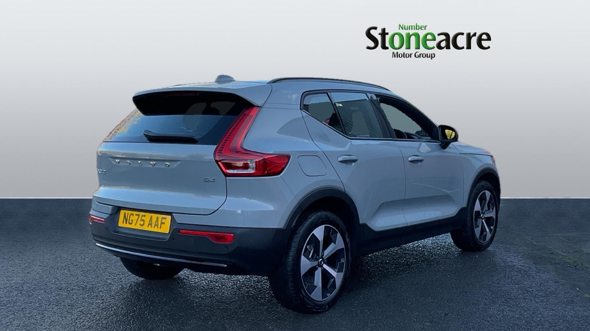 Volvo XC40 2.0 B4P Plus Dark 5dr Auto NG75AAF Image 2