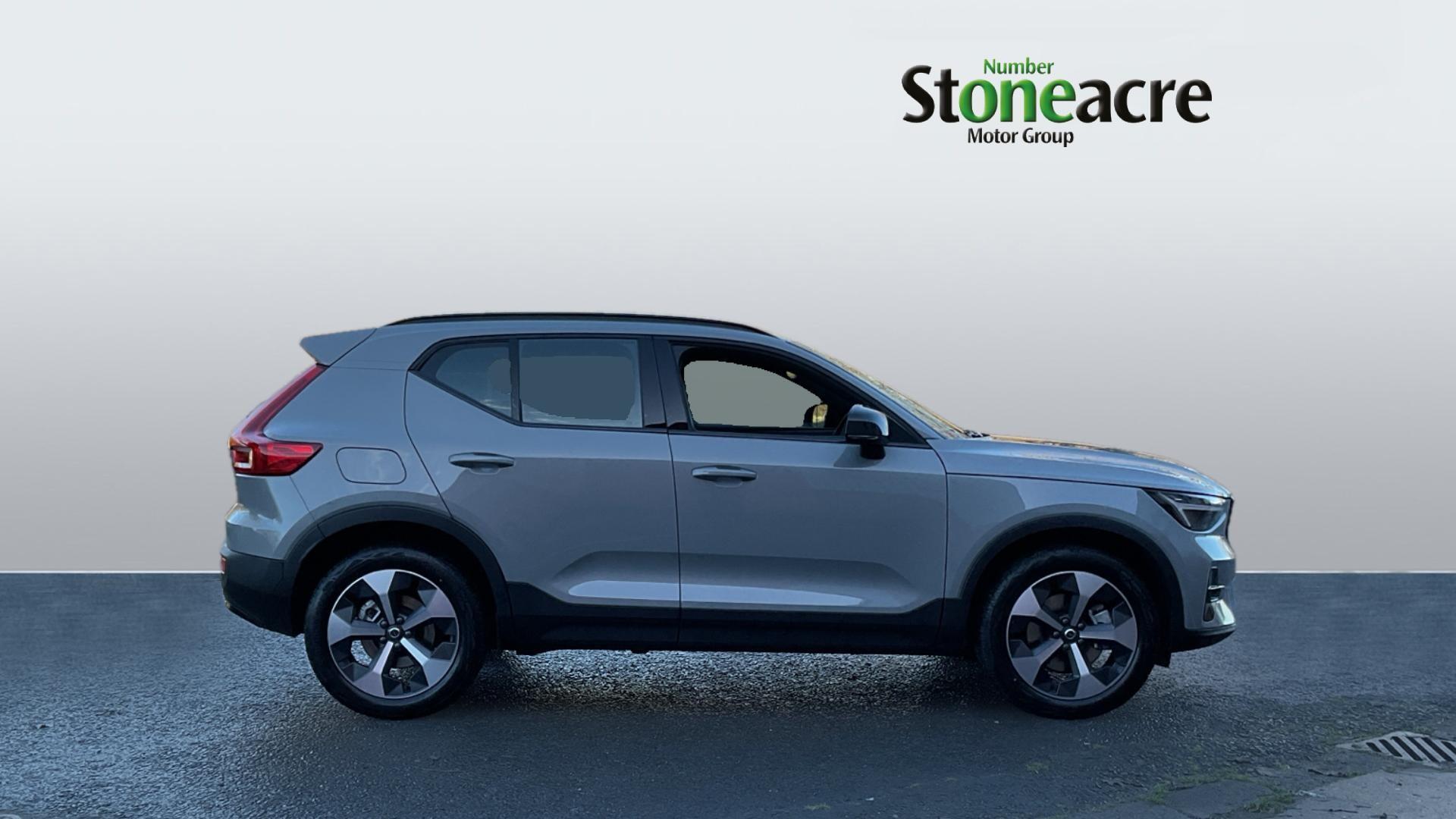 Volvo XC40 2.0 B4P Plus Dark 5dr Auto NG75AAF Image 3