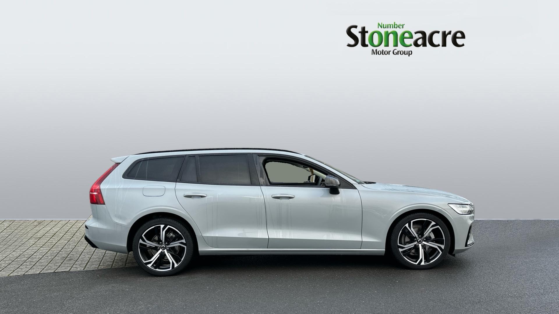 Volvo V60 2.0 B4 MHEV Plus DCT Auto Euro 6 (s/s) 5dr ML25HCF Image 3