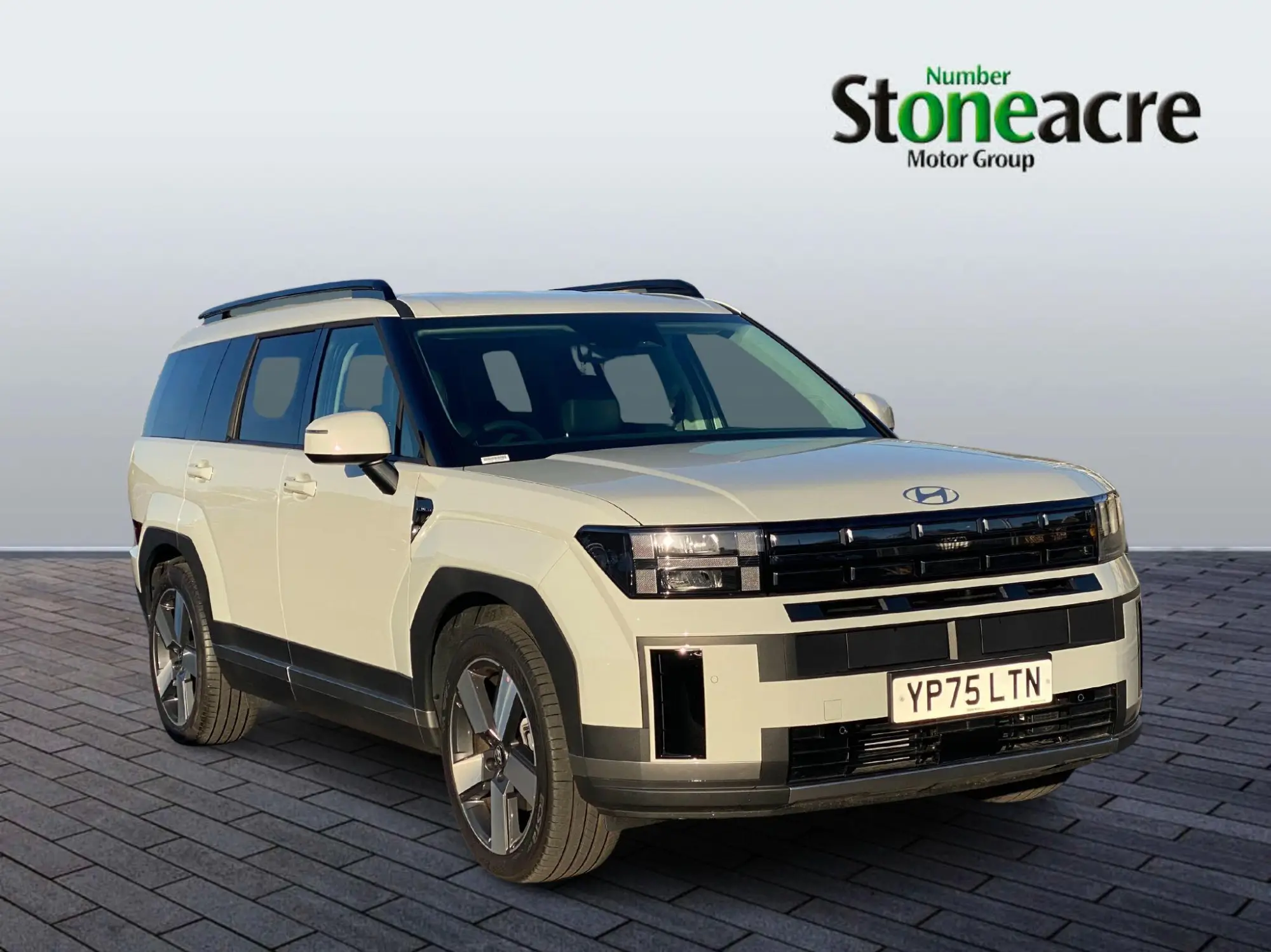 Hyundai SANTA FE 1.6 h T-GDi Premium Auto 4WD Euro 6 (s/s) 5dr YP75LTN Image 1