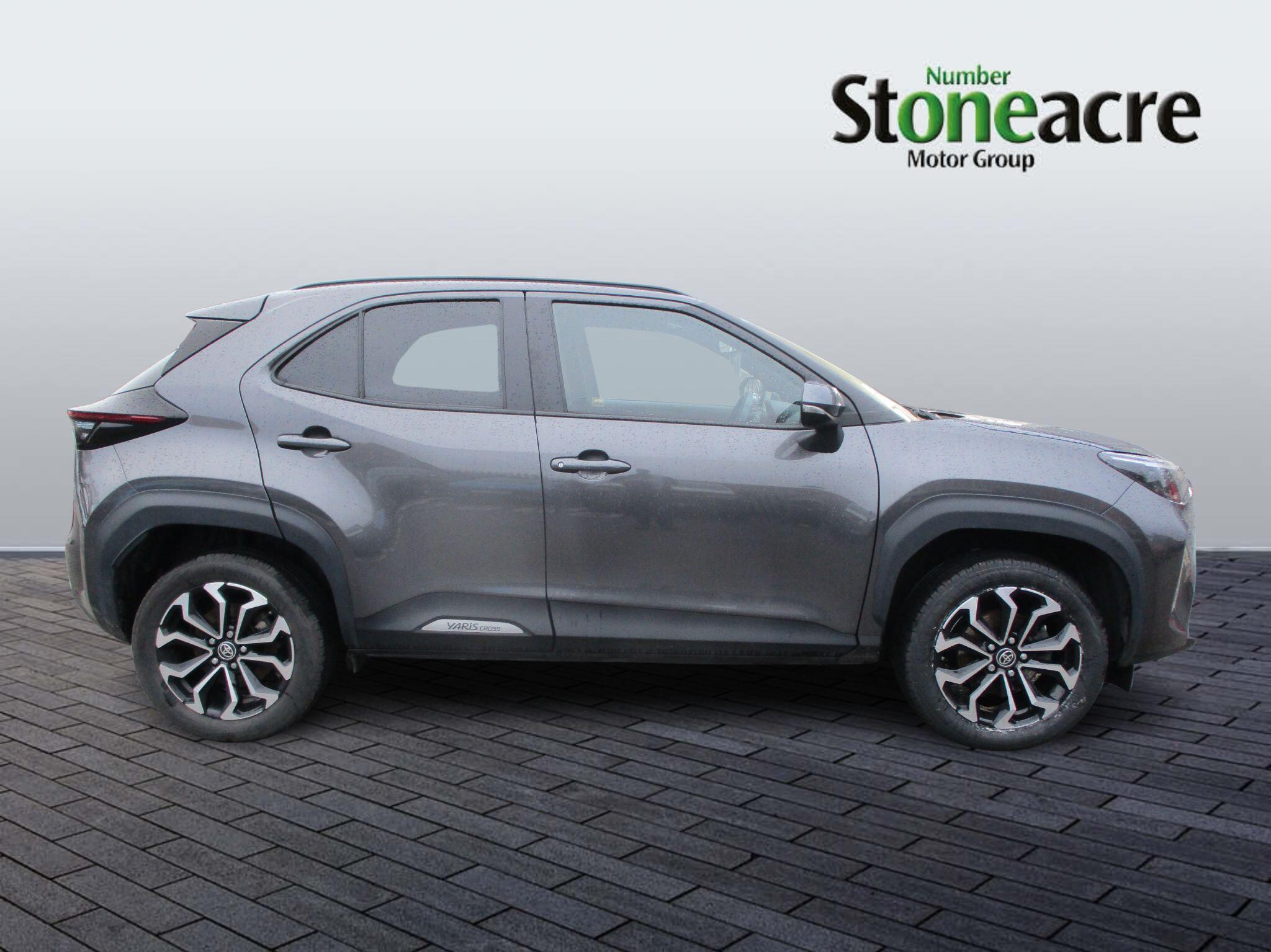 Toyota Yaris Cross 1.5 Hybrid Design 5dr CVT FV72YSS Image 2