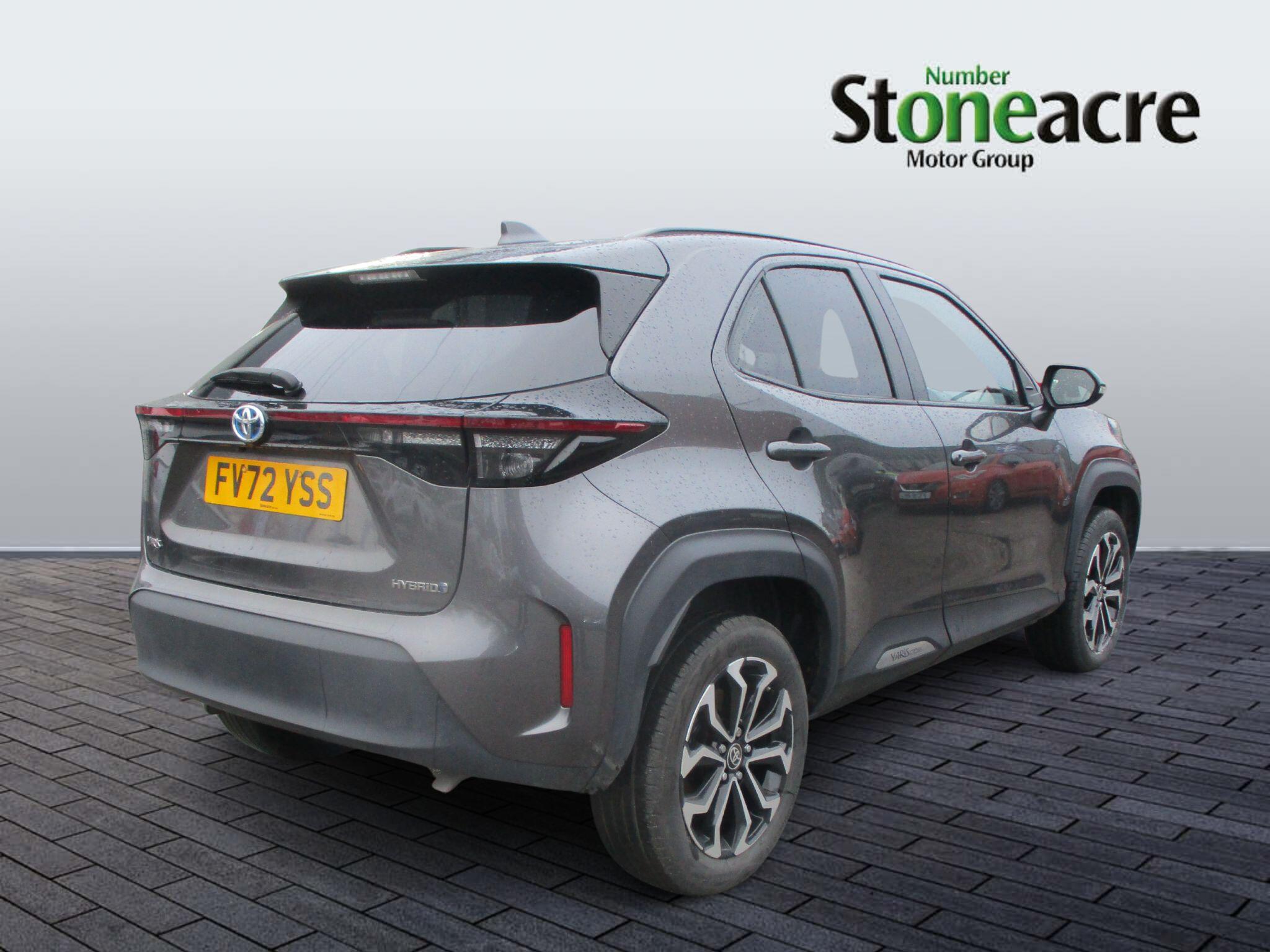 Toyota Yaris Cross 1.5 Hybrid Design 5dr CVT FV72YSS Image 3