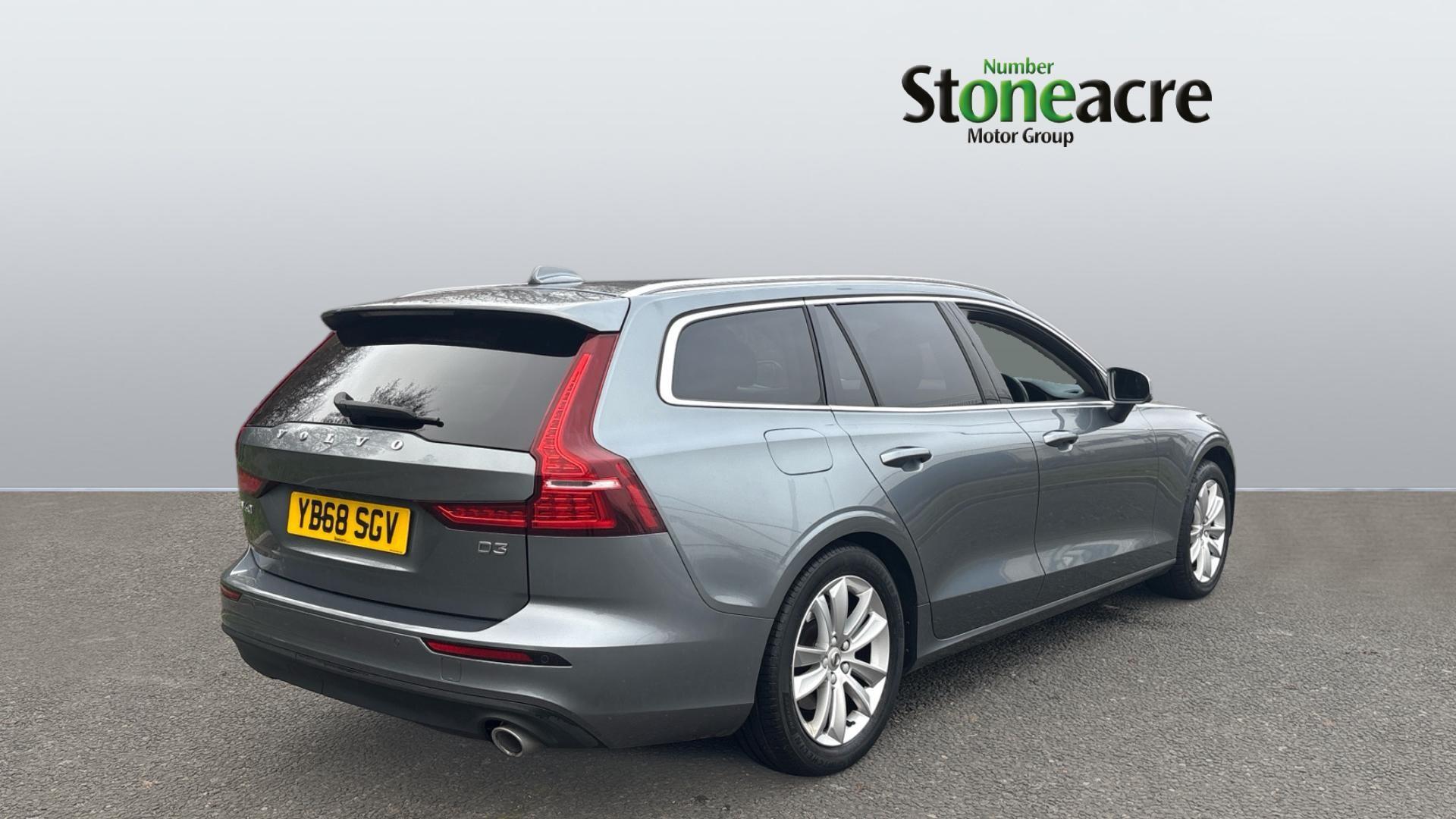 Volvo V60 2.0 D3 Momentum Euro 6 (s/s) 5dr YB68SGV Image 2