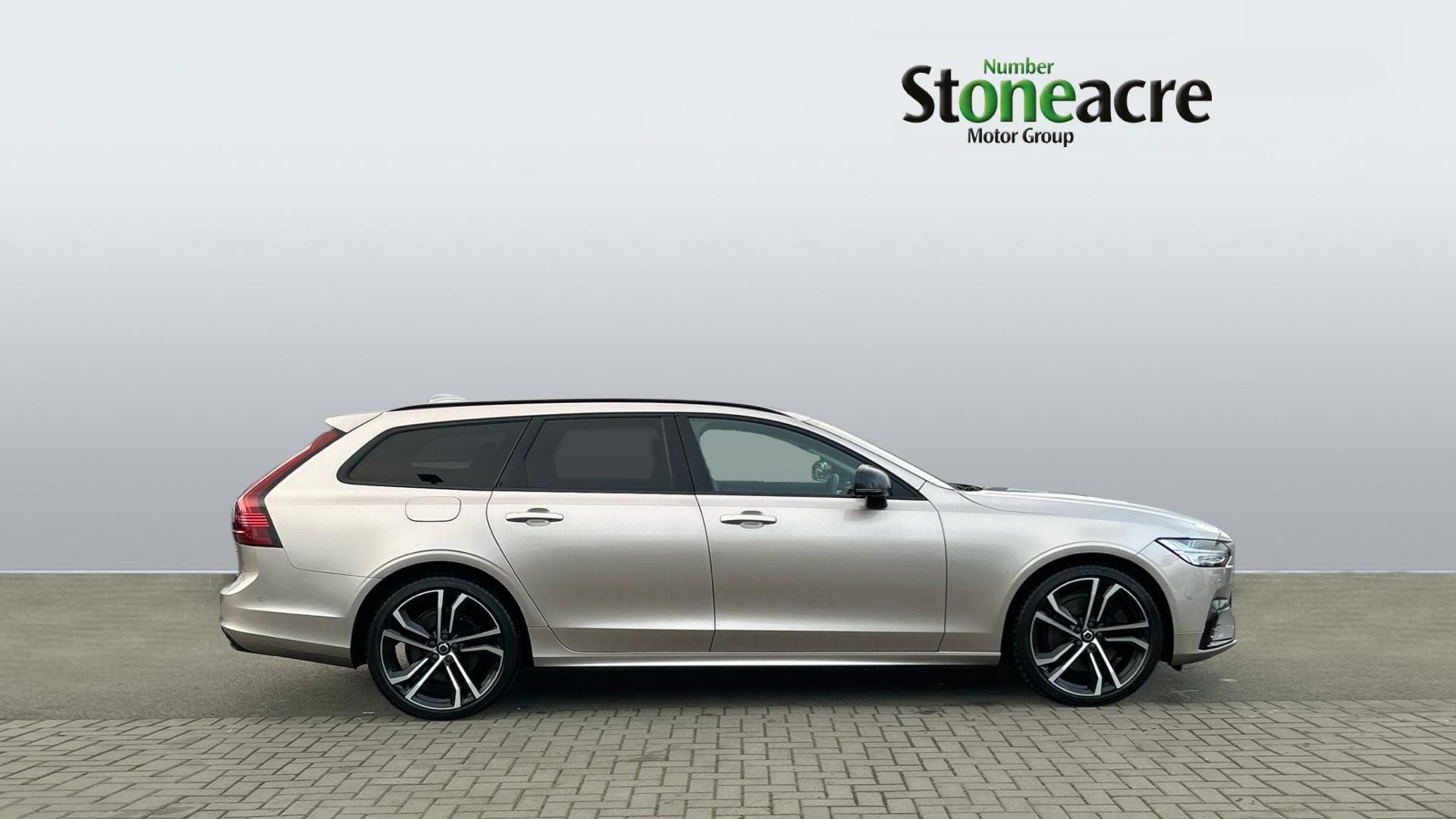 Volvo V90 Ultimate, B5 mild hybrid, Petrol, Dark YY22PNJ Image 3