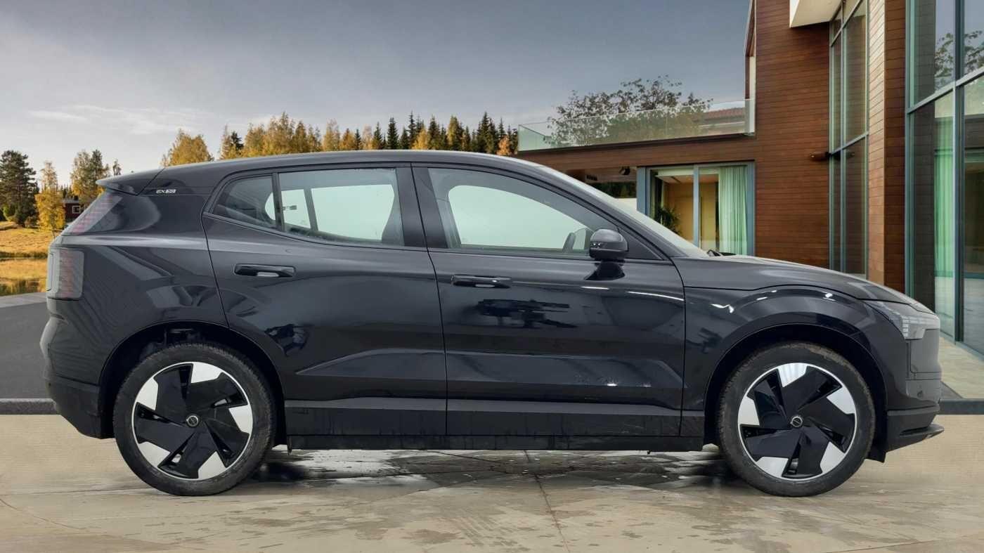 Volvo EX30 200kW SM Extended Range Plus 69kWh 5dr Auto NG75CXP Image 2