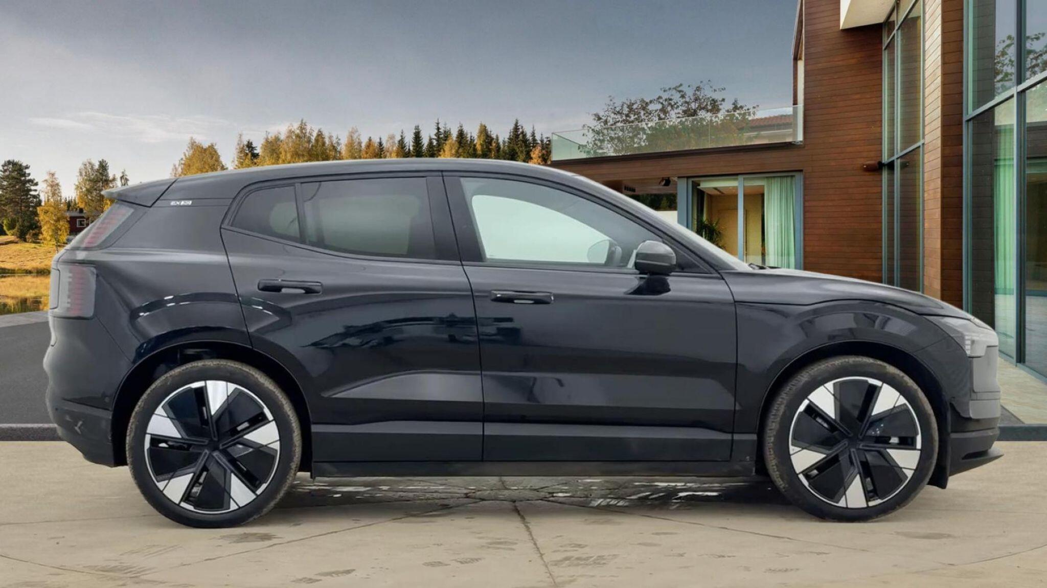 Volvo EX30 Single Motor Extended Range 69kWh Ultra Auto 5dr NG75CXY Image 2