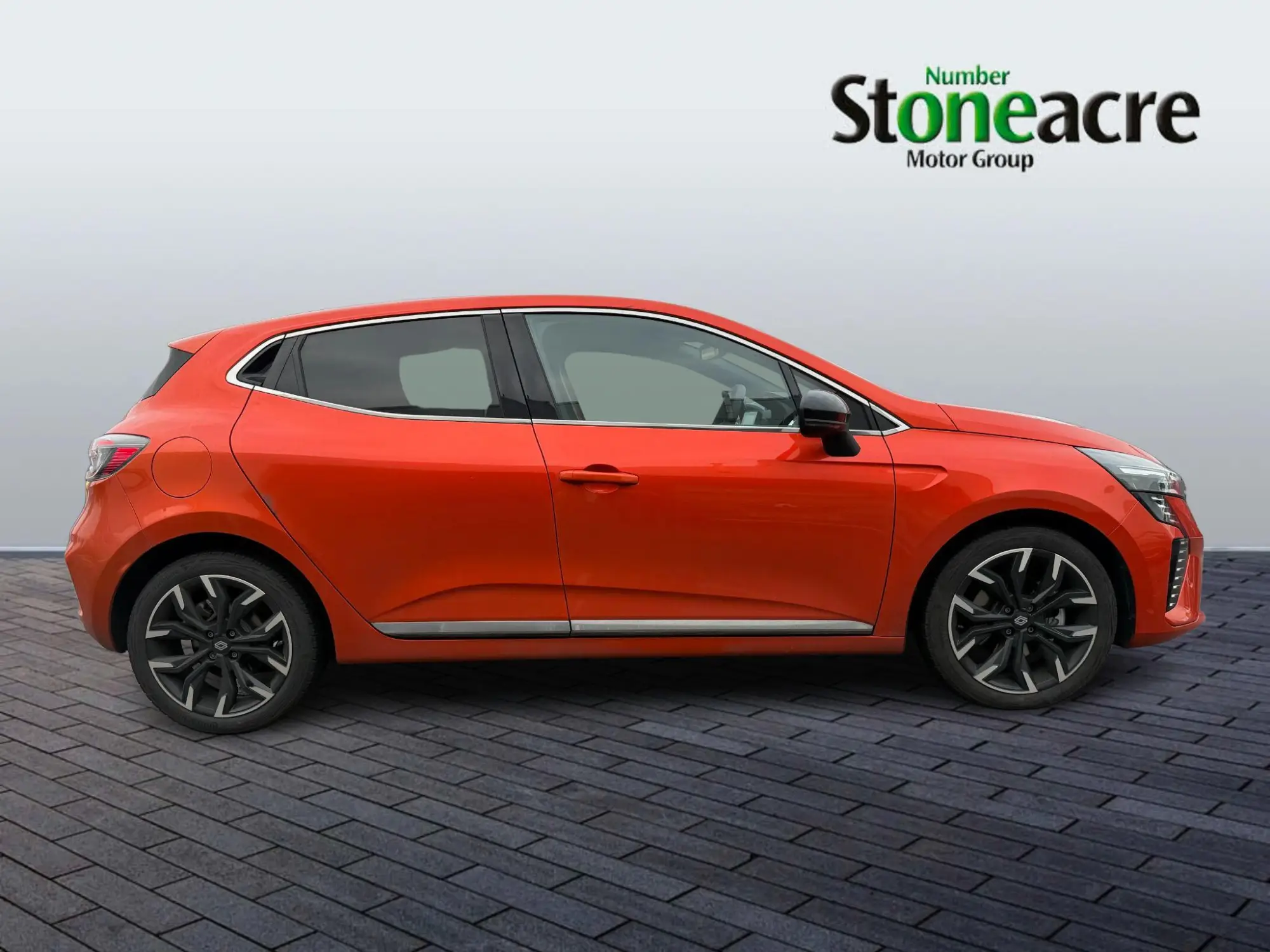 Renault Clio E-Tech 1.6 E-TECH techno Auto Euro 6 (s/s) 5dr YV24FZY Image 2