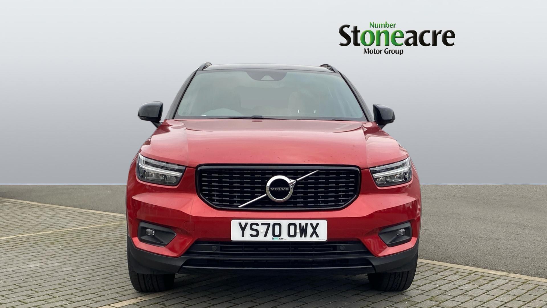 Volvo XC40 R-Design T3 (163 hp) Manual YS70OWX Image 2