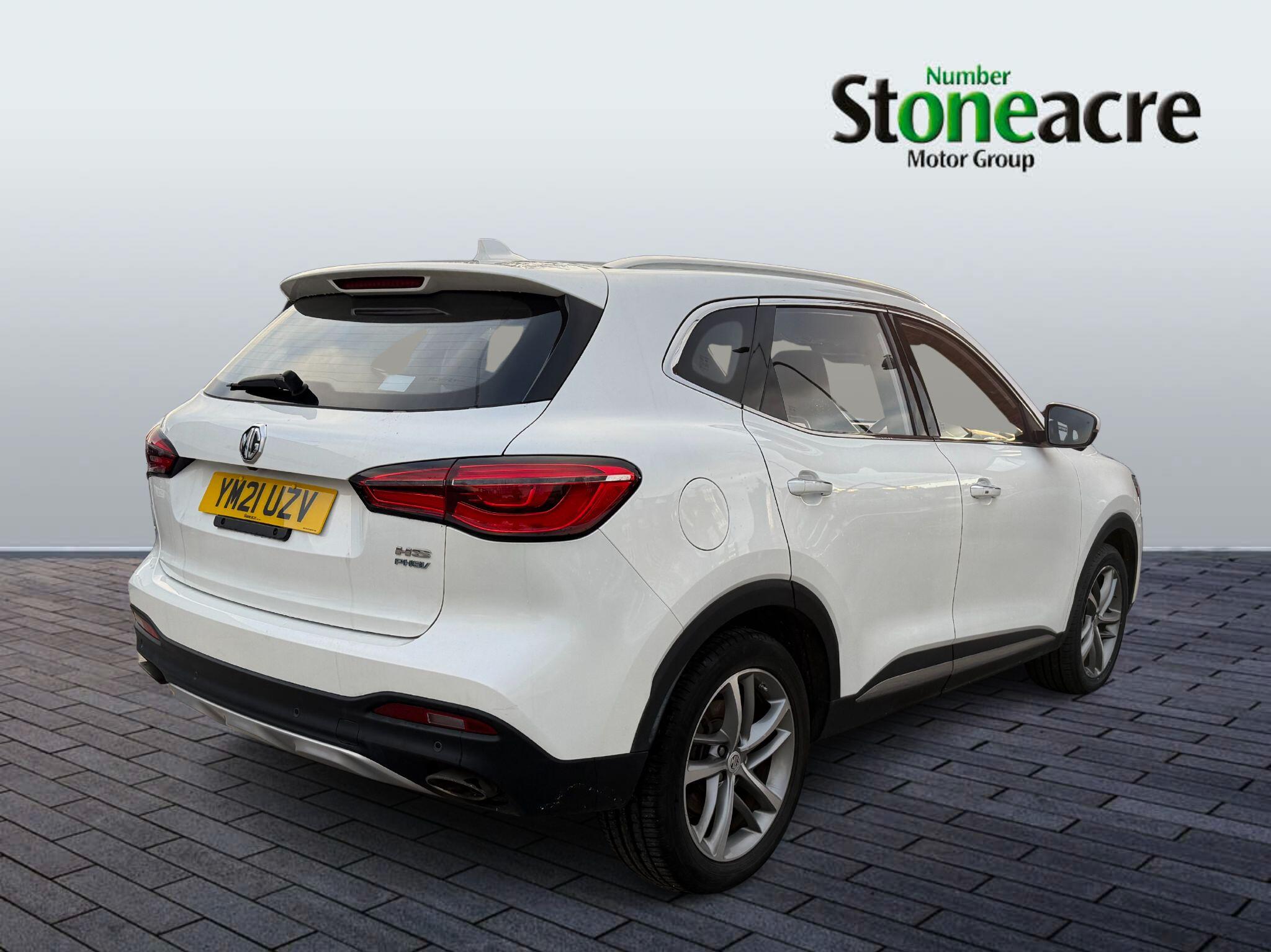 MG HS Plug-In Hybrid 1.5 T-GDI 16.6 kWh Exclusive Auto Euro 6 (s/s) 5dr YM21UZV Image 3