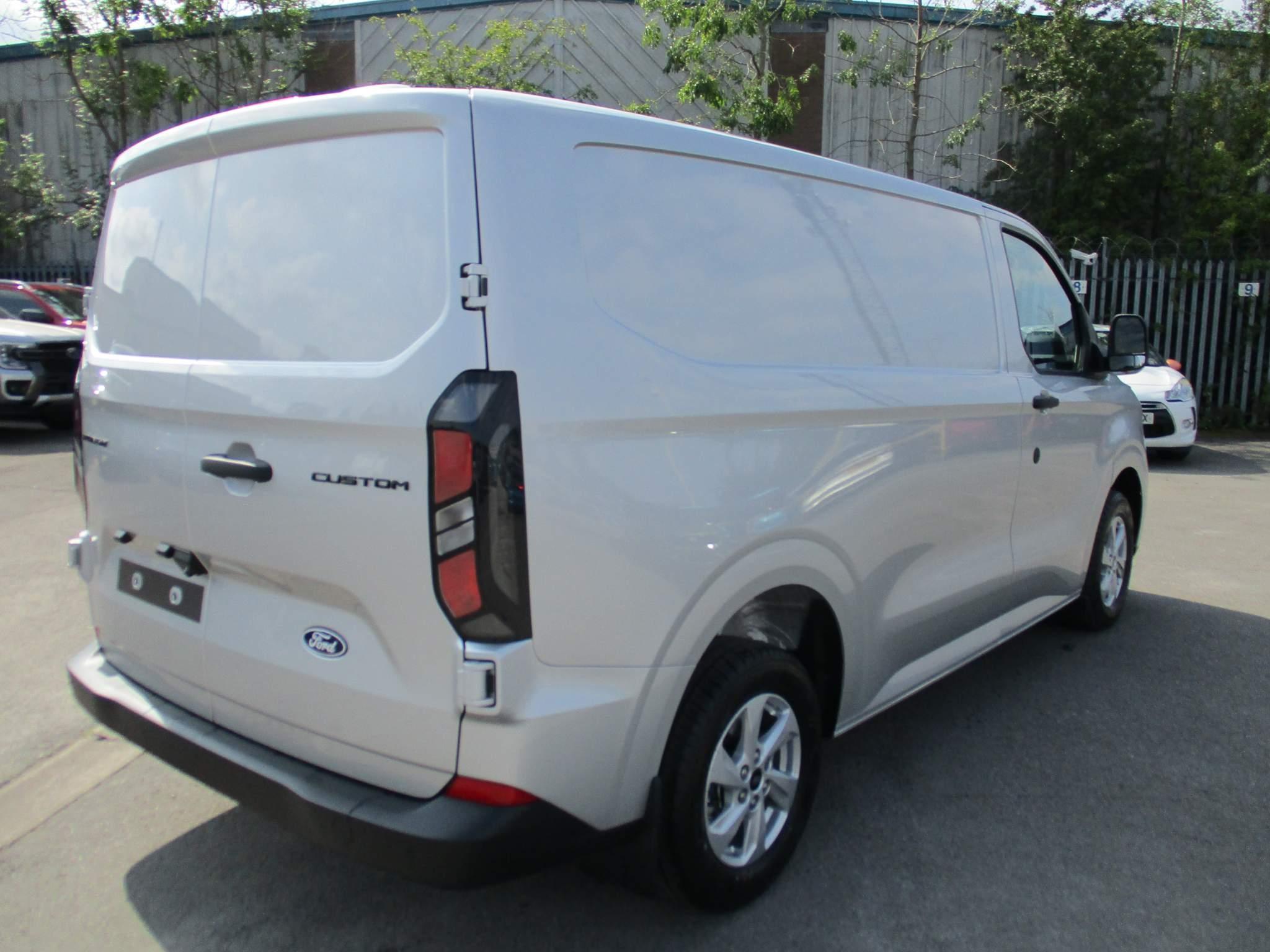 Ford Transit Custom 2.0 300 EcoBlue Trend L1 H1 Euro 6 (s/s) 5dr null Image 3