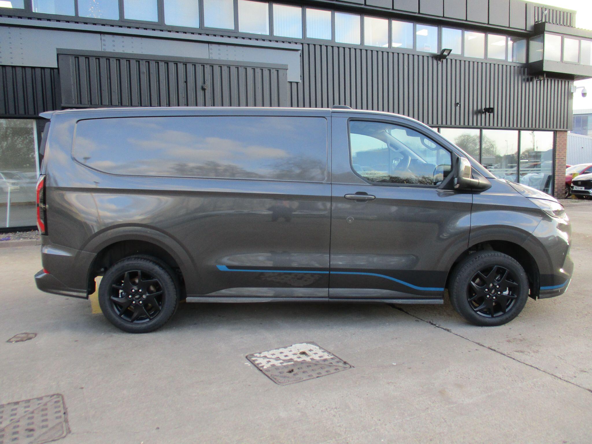 Ford Transit Custom 2.0 300 EcoBlue Sport L1 H1 Euro 6 (s/s) 5dr null Image 2