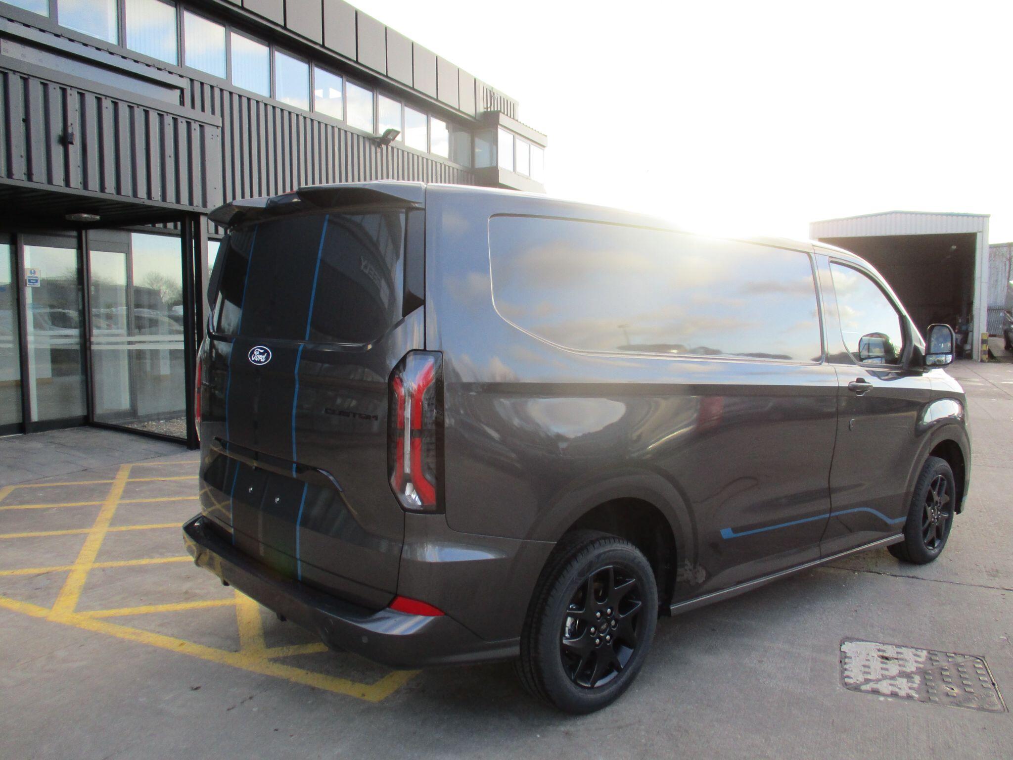 Ford Transit Custom 2.0 300 EcoBlue Sport L1 H1 Euro 6 (s/s) 5dr Image 3