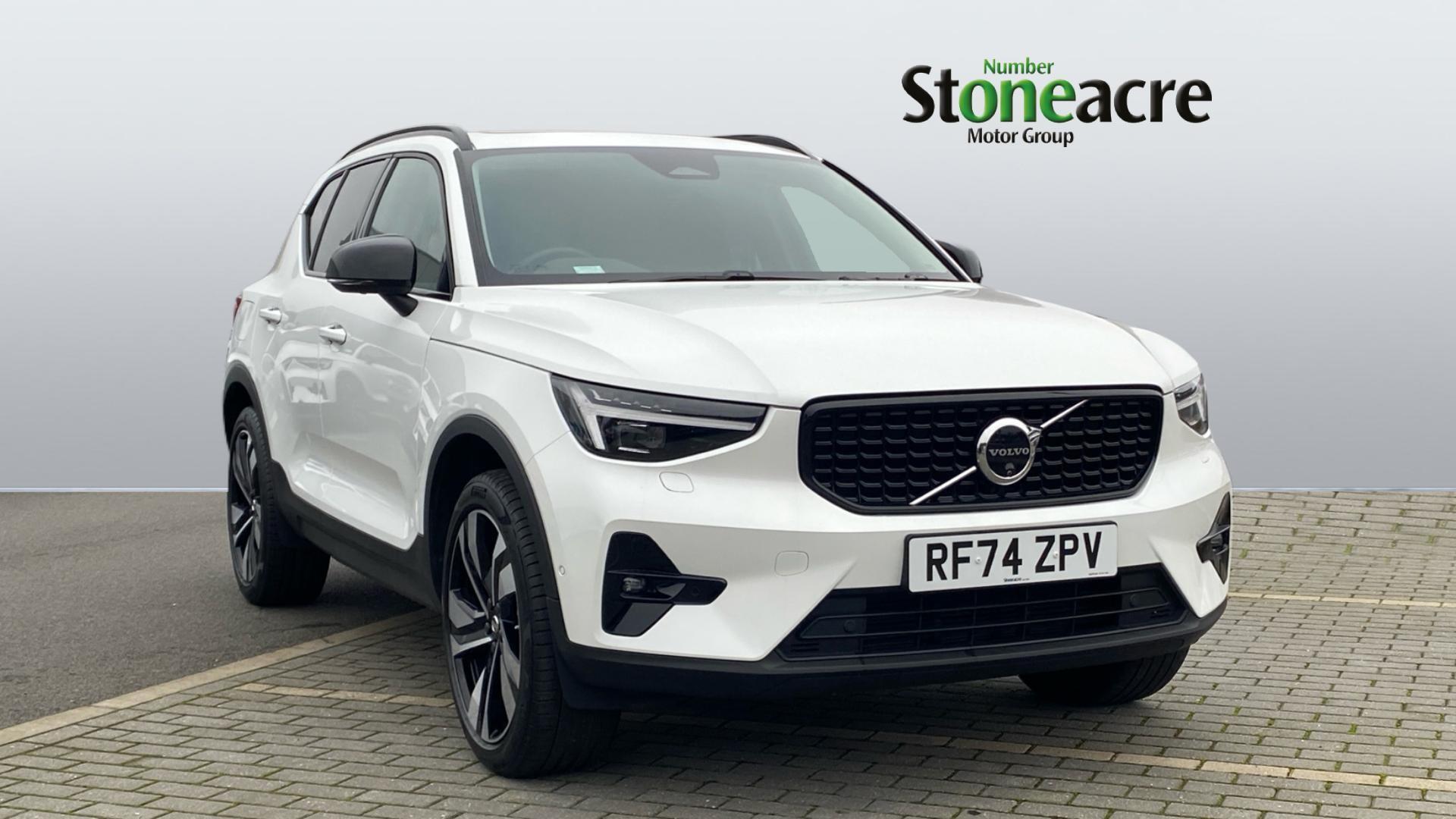 Volvo XC40 2.0 B4 MHEV Ultra Dark DCT Auto Euro 6 (s/s) 5dr RF74ZPV Image 1