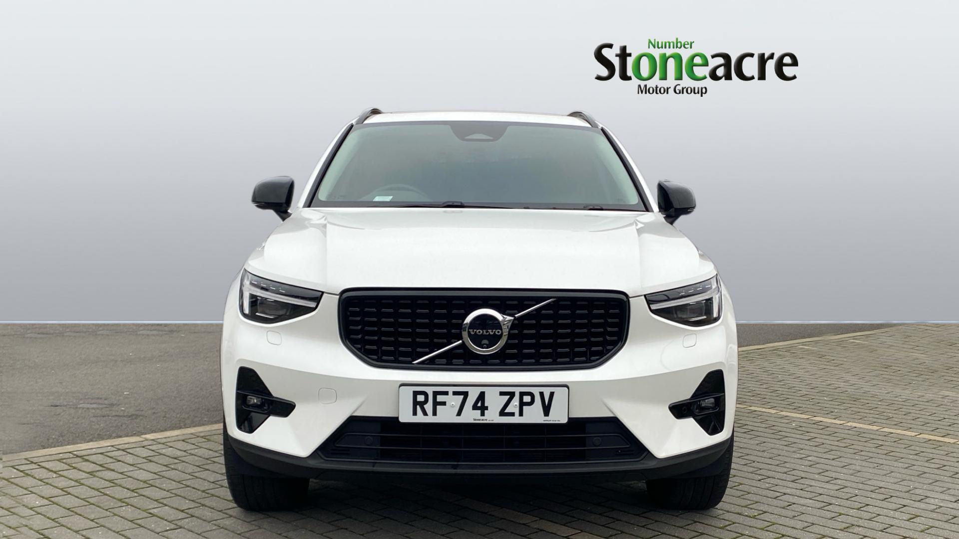 Volvo XC40 2.0 B4 MHEV Ultra Dark DCT Auto Euro 6 (s/s) 5dr RF74ZPV Image 2
