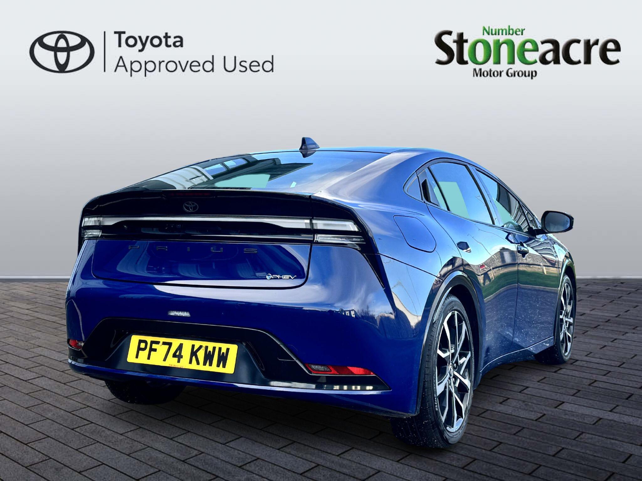 Toyota Prius Plug-in Hybrid 2.0 13.6 kWh Excel CVT Euro 6 (s/s) 5dr PF74KWW Image 3